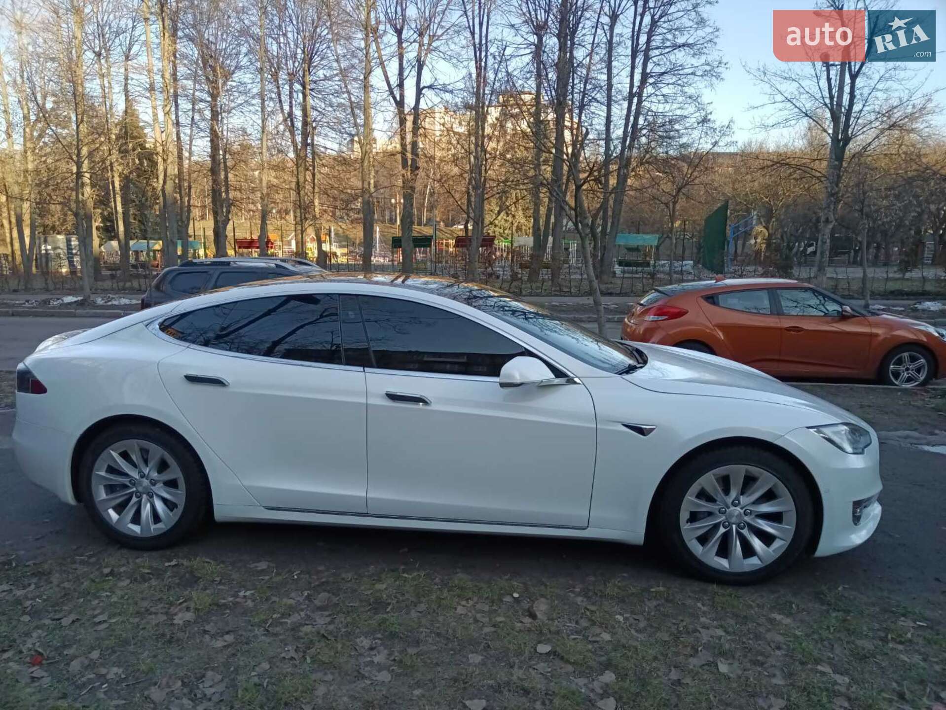 Tesla Model S 2018 VIN 5YJSA1E29JF281840 фото оголошення 18 з 21