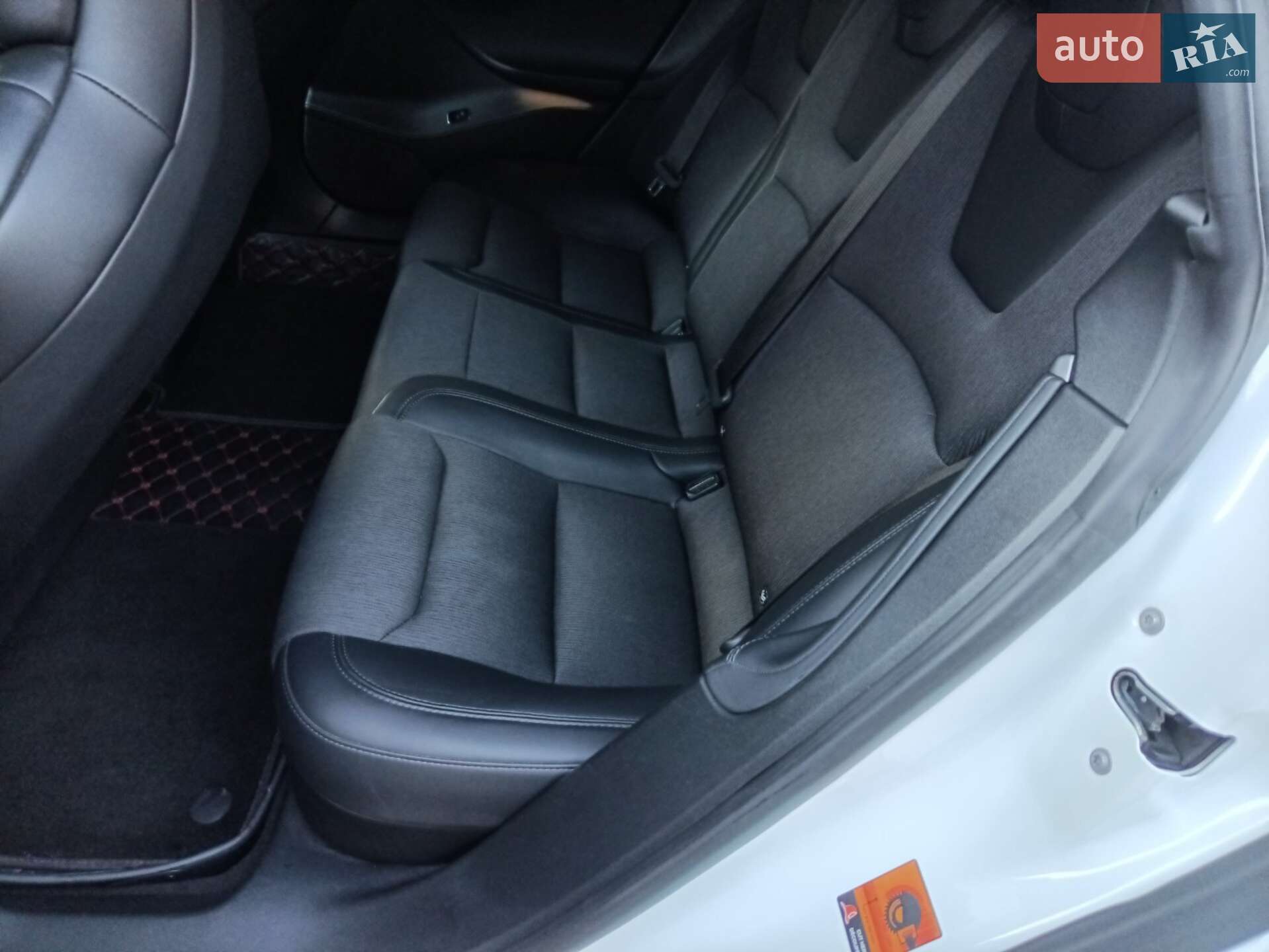 Tesla Model S 2018 VIN 5YJSA1E29JF281840 фото оголошення 19 з 21
