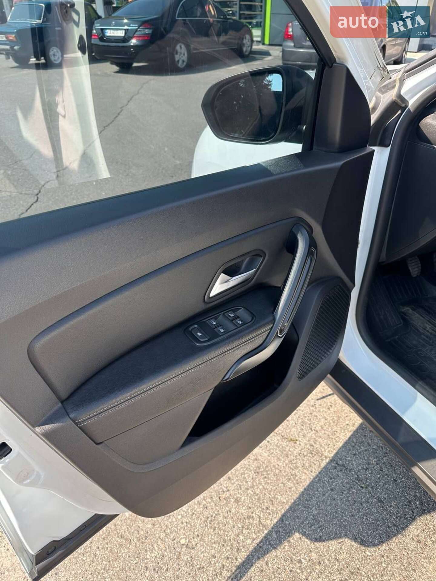 Renault Duster 2018 VIN VF1HJD40861810155 фото оголошення 8 з 21