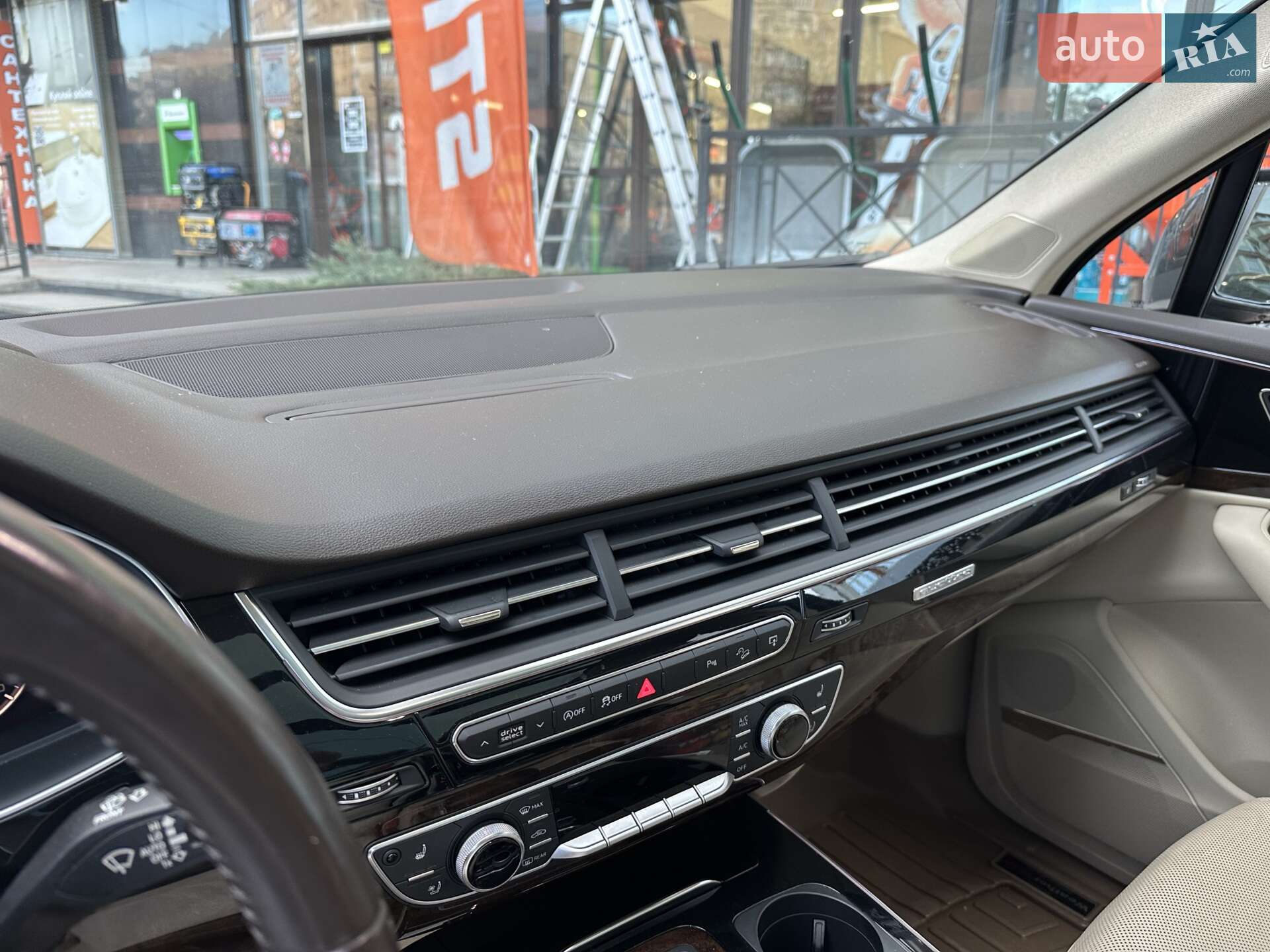 Audi Q7 2016 VIN WA1VAAF79HD027659 фото оголошення 23 з 38