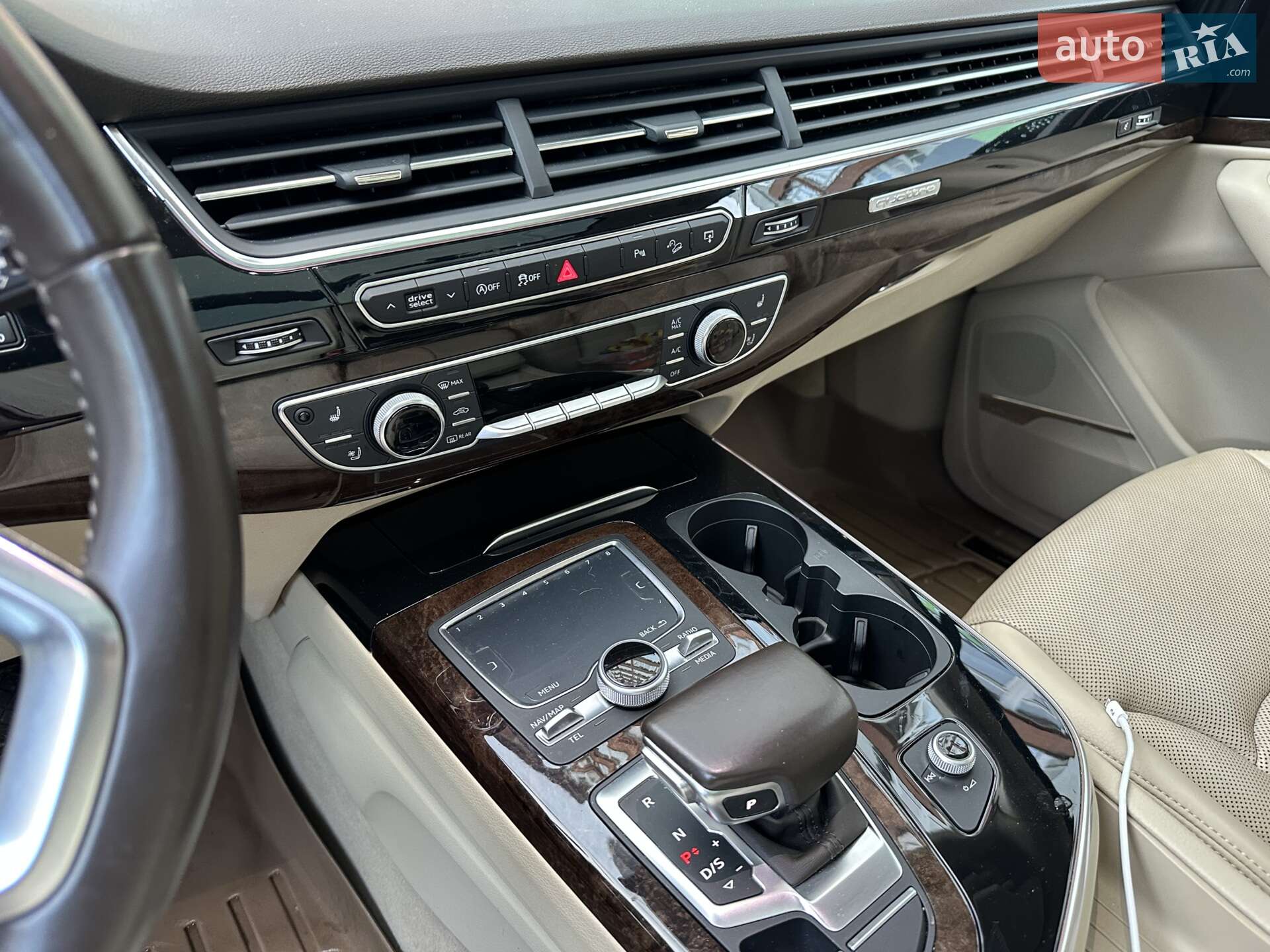 Audi Q7 2016 VIN WA1VAAF79HD027659 фото оголошення 24 з 38