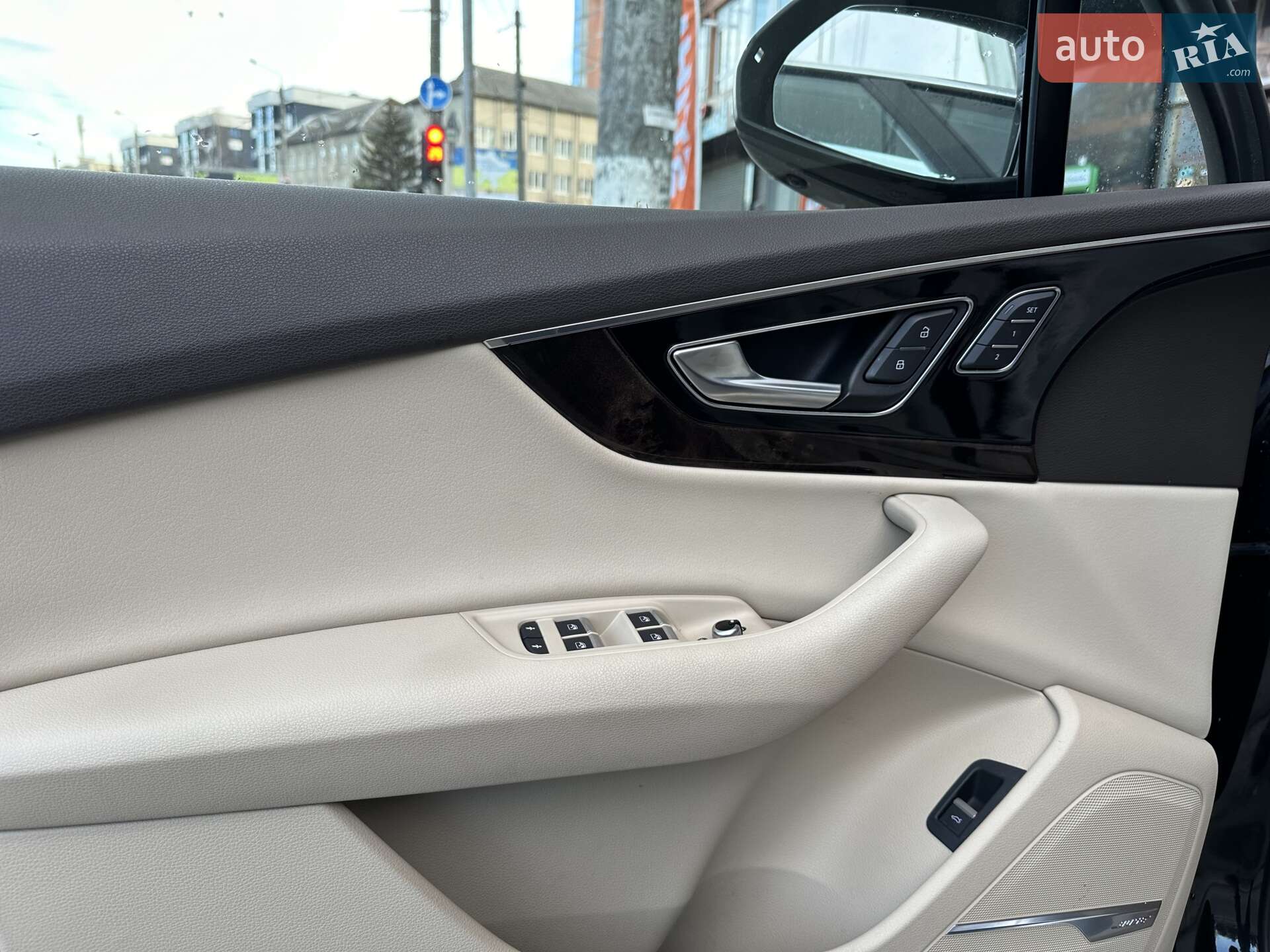 Audi Q7 2016 VIN WA1VAAF79HD027659 фото оголошення 28 з 38