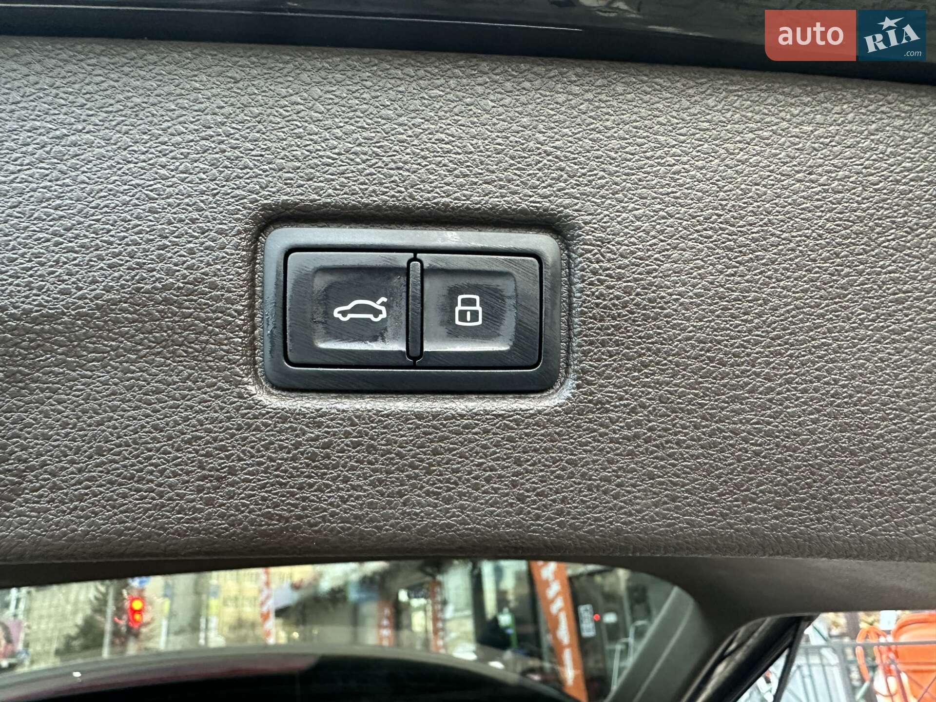 Audi Q7 2016 VIN WA1VAAF79HD027659 фото оголошення 29 з 38