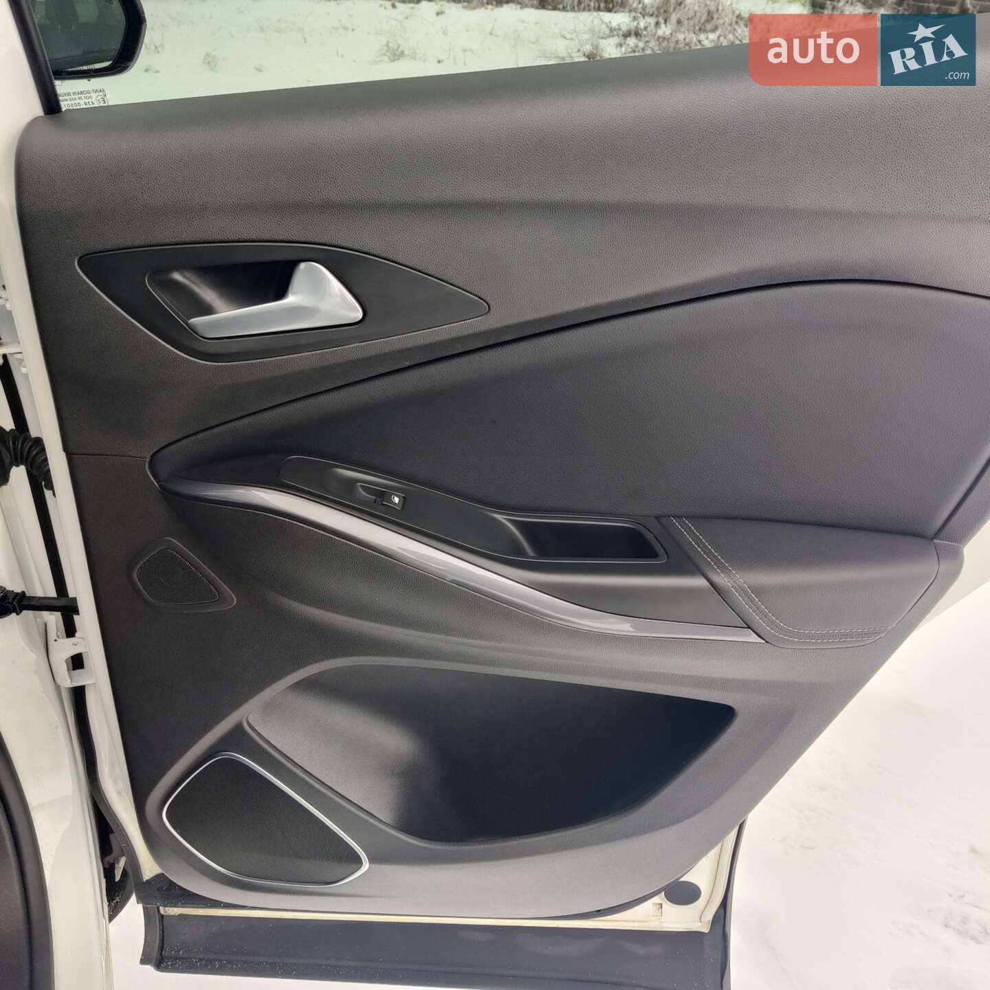 Opel Grandland X 2018 VIN W0VZJEHZ8JS367504 фото оголошення 4 з 9