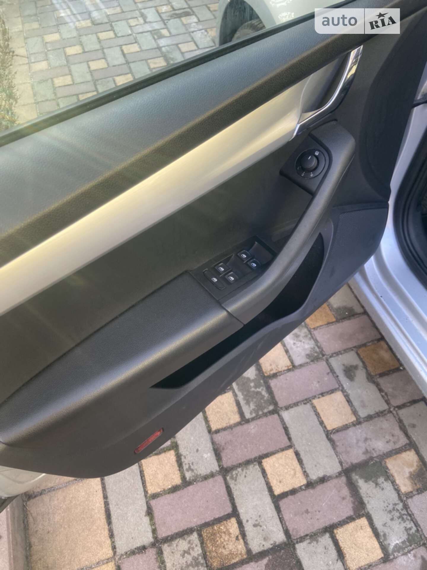SKODA OCTAVIA 2018 VIN TMBJG7NE7K0113301 фото оголошення 2 з 14