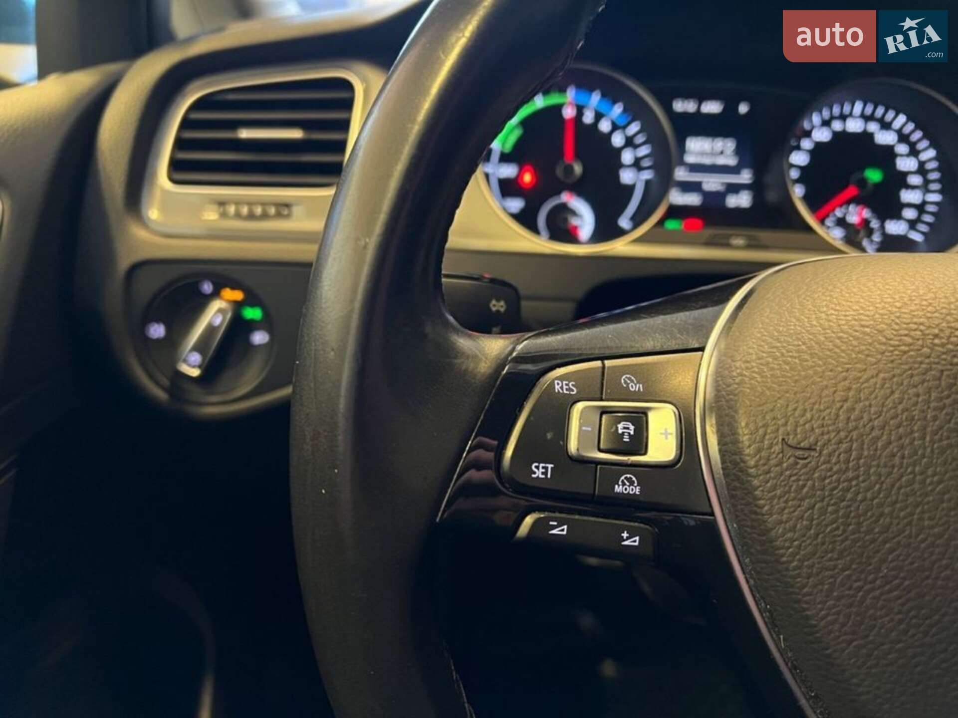 Volkswagen e-Golf 2015 VIN WVWZZZAUZFW912034 фото оголошення 24 з 31