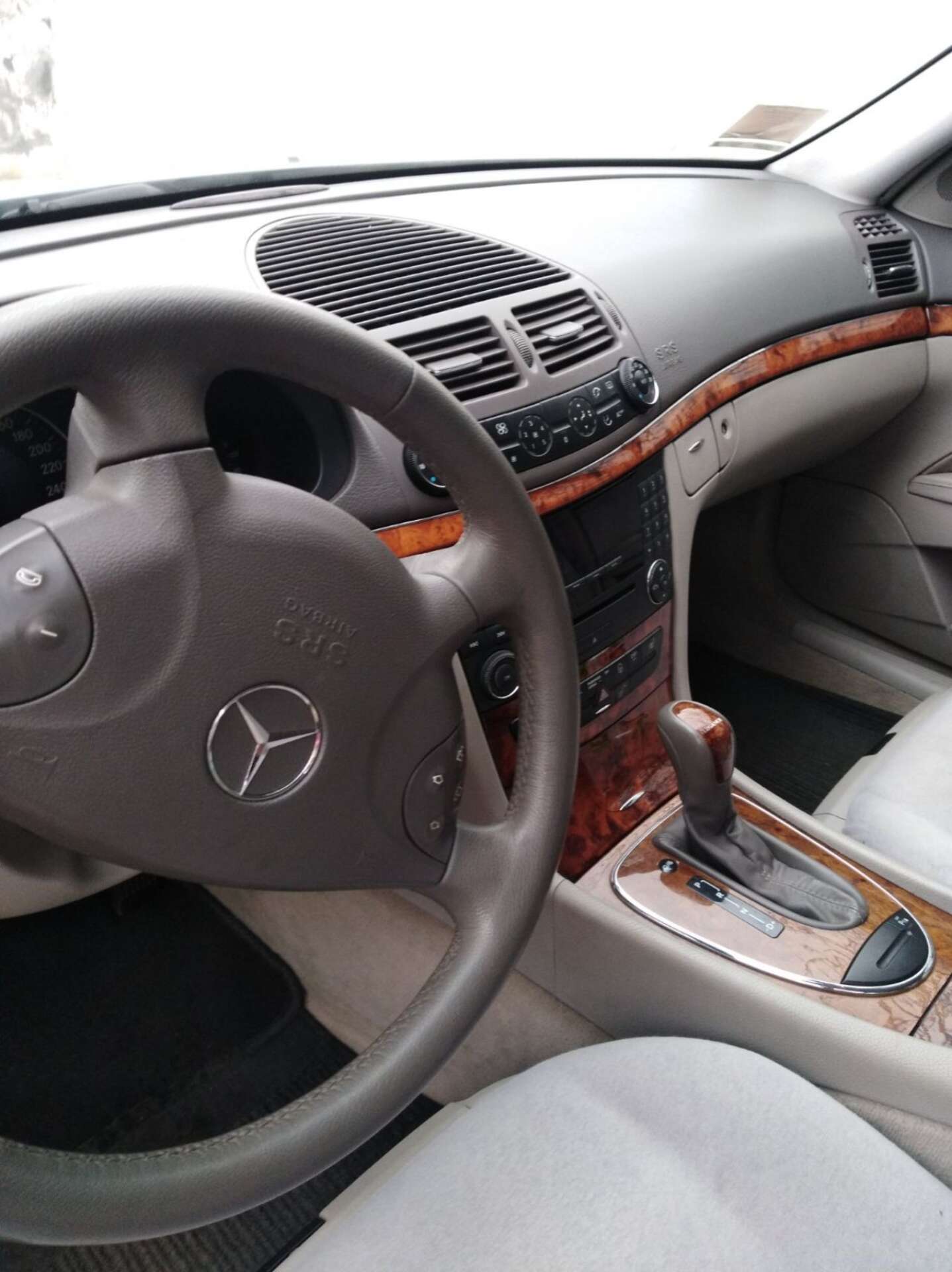 Mercedes-Benz E-Class 2003 VIN Y6D2110423A393038 фото оголошення 9 з 10