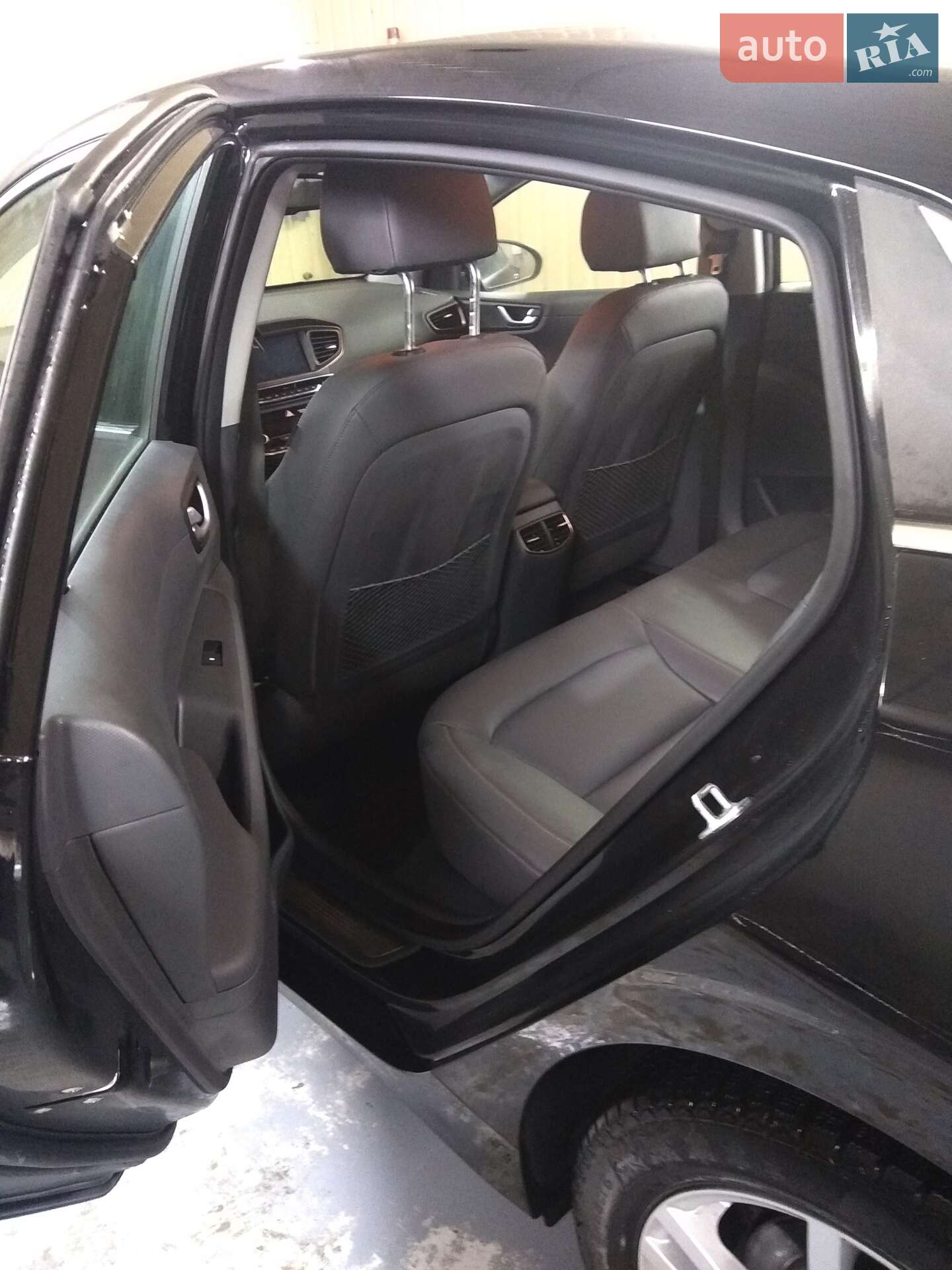 Hyundai Ioniq 2017 VIN KMHC851HFHU017056 фото оголошення 2 з 9