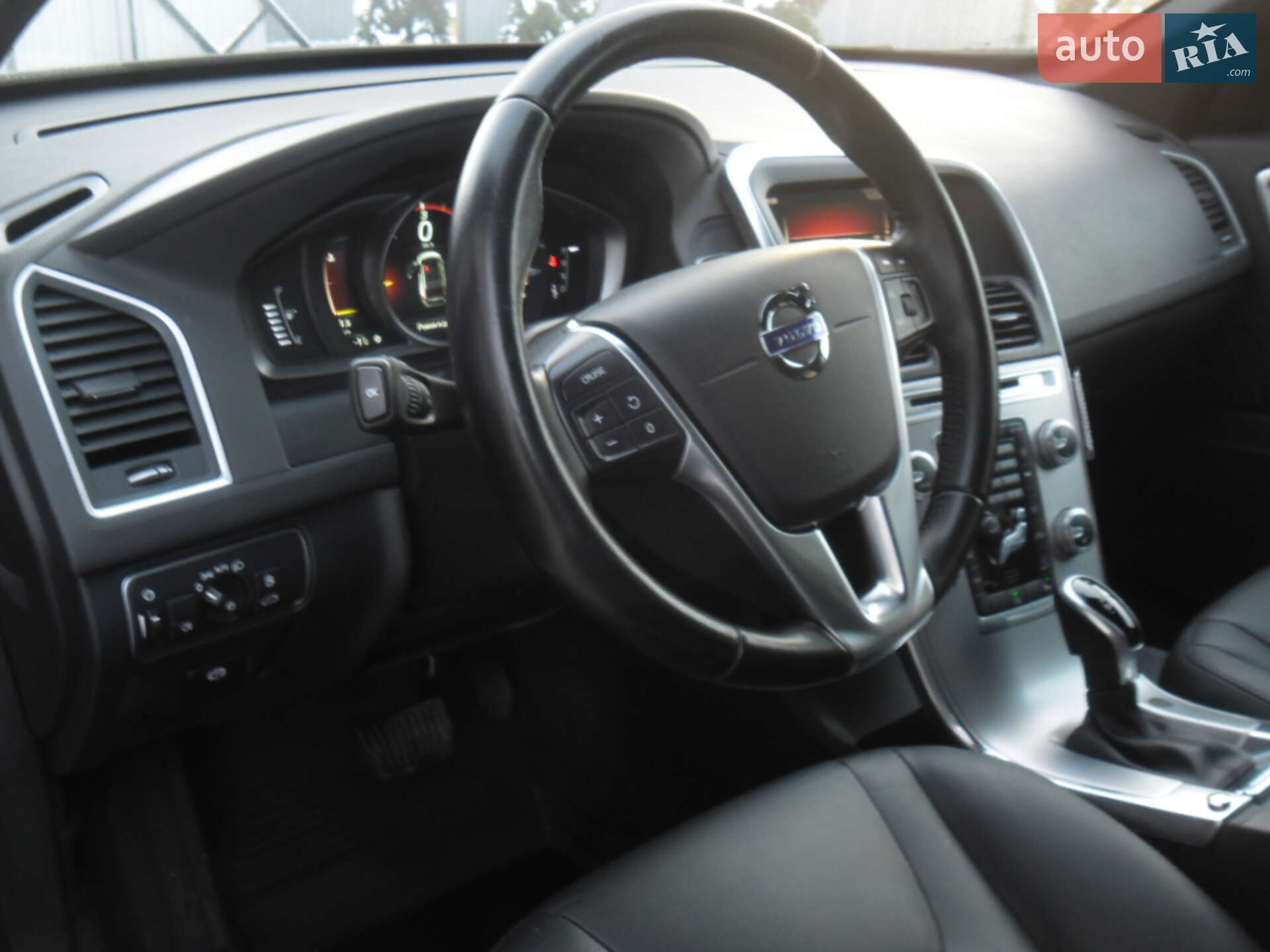Volvo XC60 2017 VIN YV1DZ97C6H2140416 фото оголошення 18 з 39