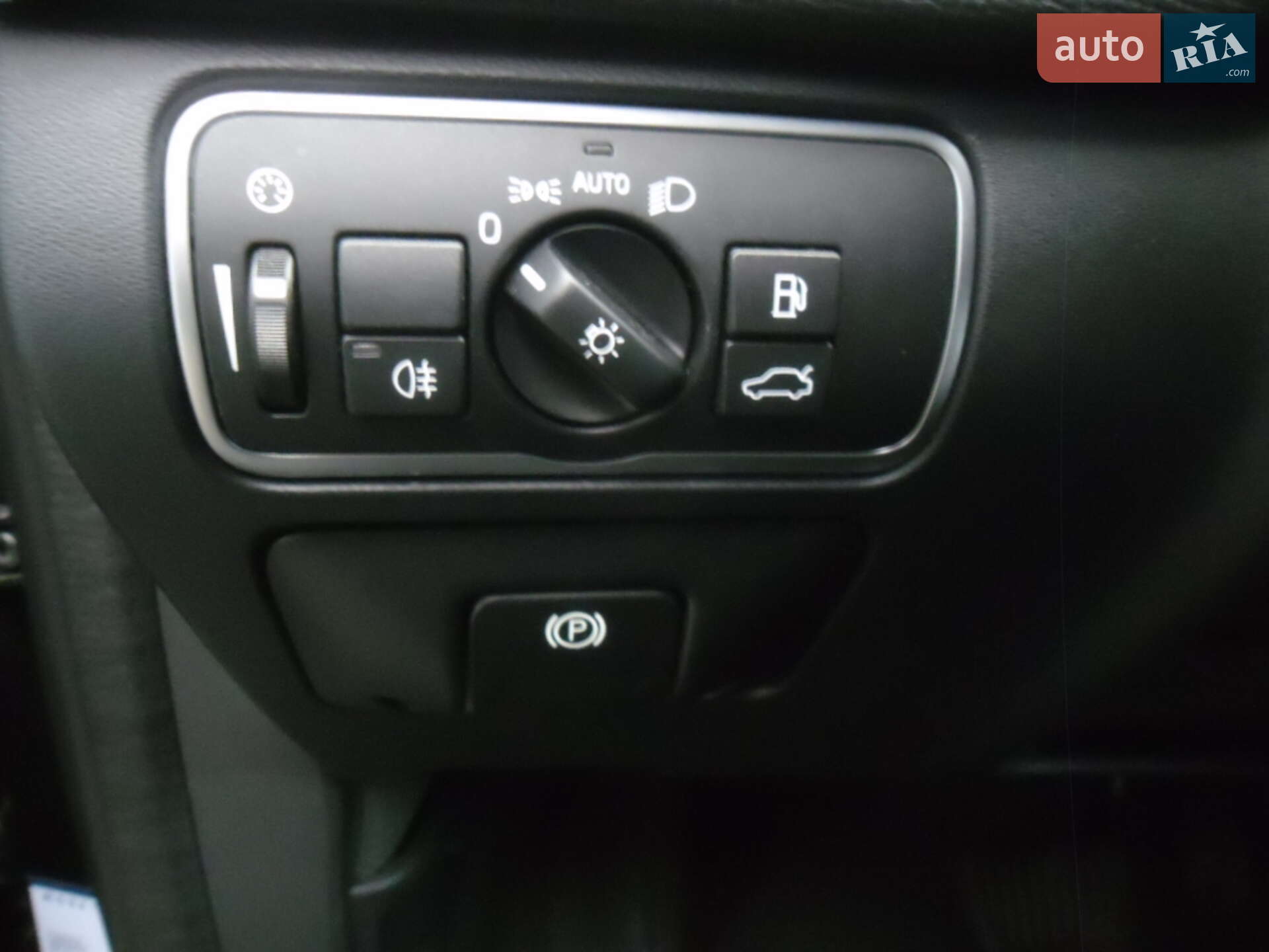 Volvo XC60 2017 VIN YV1DZ97C6H2140416 фото оголошення 19 з 39