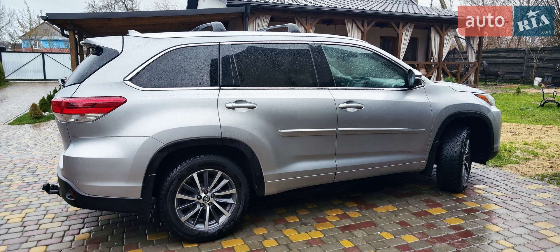 Toyota Highlander 2018 VIN 5TDJZRFH3JS850845 фото оголошення 3 з 16