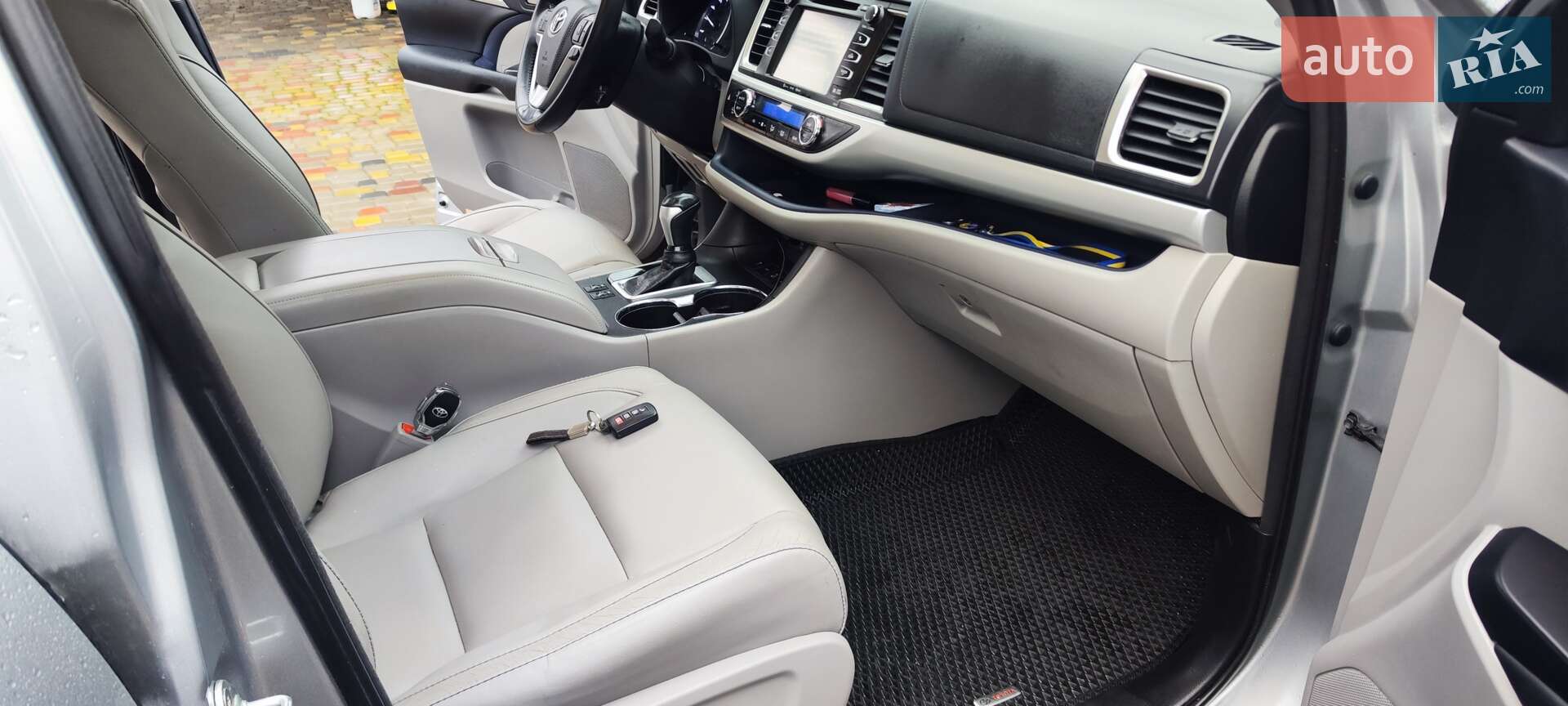 Toyota Highlander 2018 VIN 5TDJZRFH3JS850845 фото оголошення 9 з 16