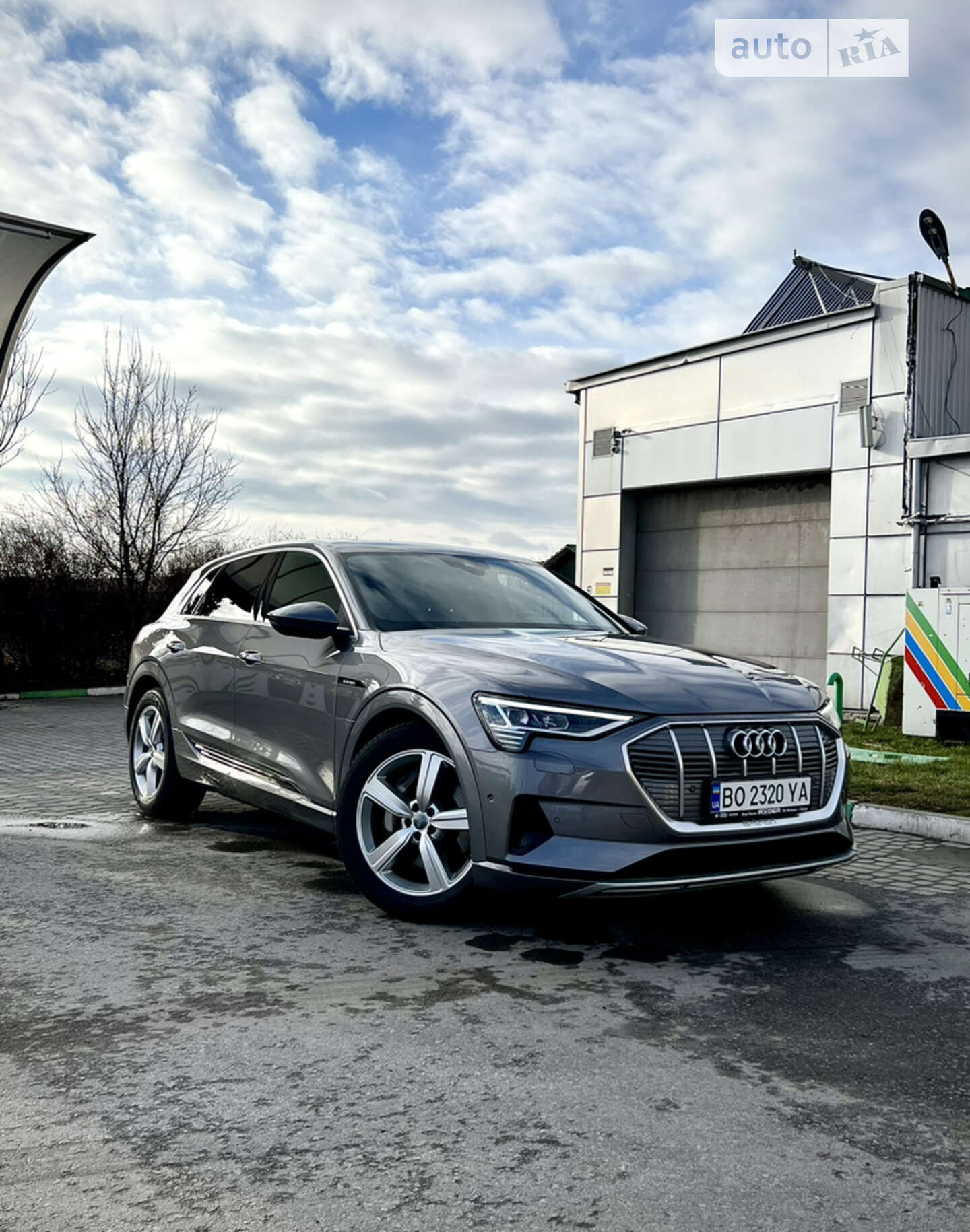 Audi e-tron 2019 VIN WAUZZZGE0KB018795 фото оголошення 2 з 47