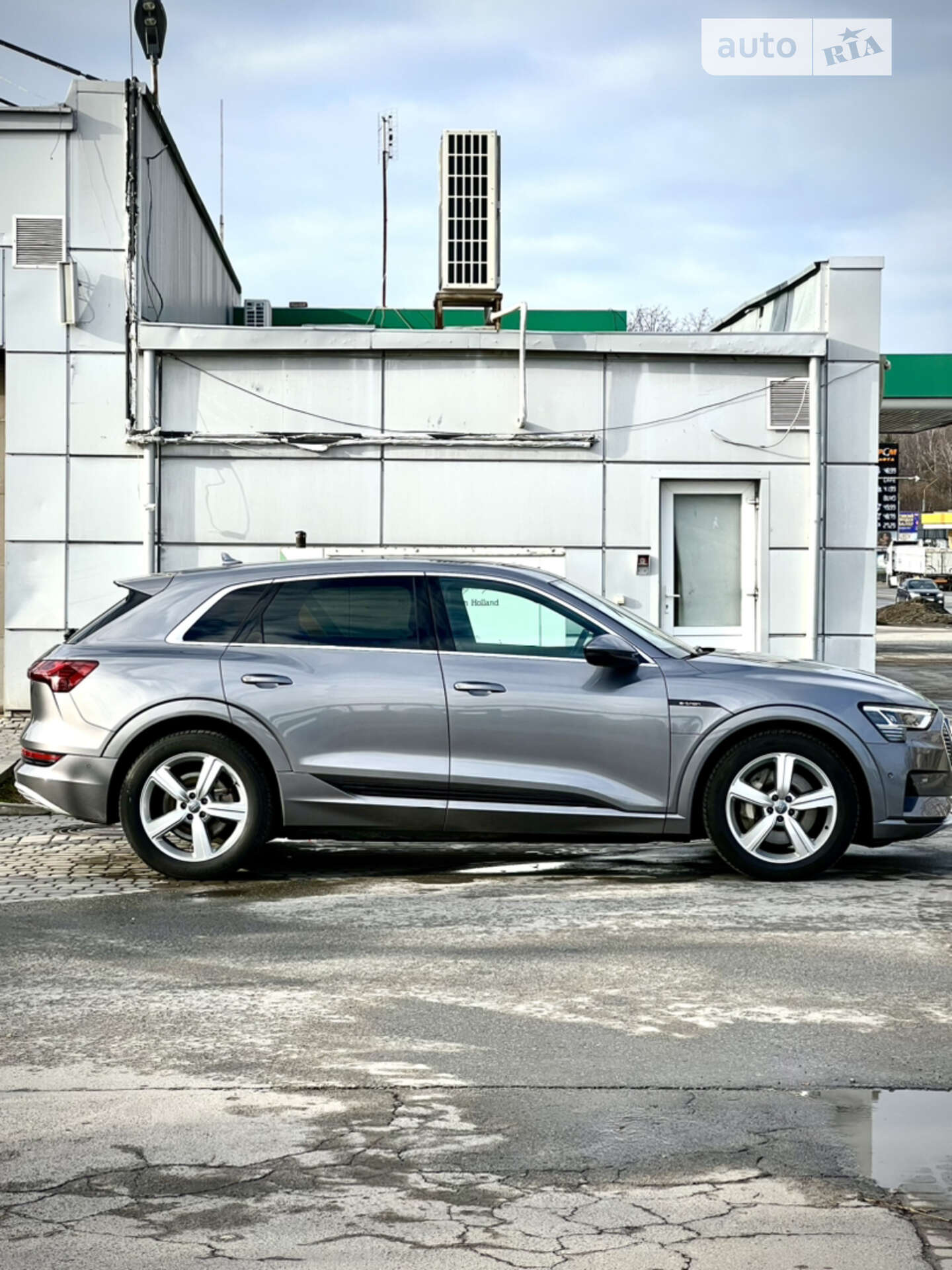 Audi e-tron 2019 VIN WAUZZZGE0KB018795 фото оголошення 4 з 47