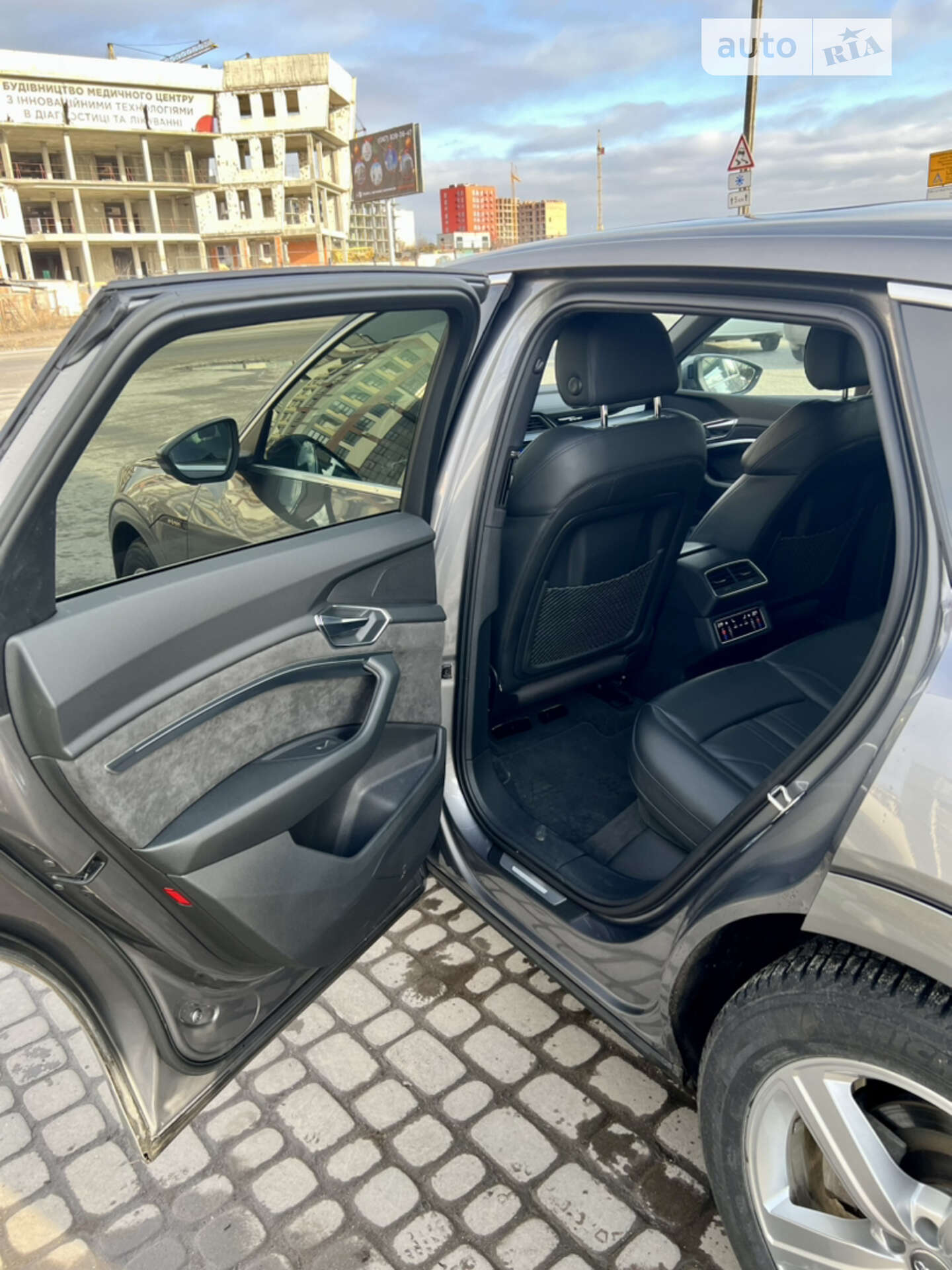 Audi e-tron 2019 VIN WAUZZZGE0KB018795 фото оголошення 23 з 47