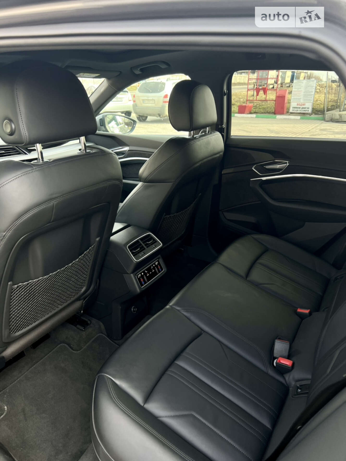 Audi e-tron 2019 VIN WAUZZZGE0KB018795 фото оголошення 28 з 47