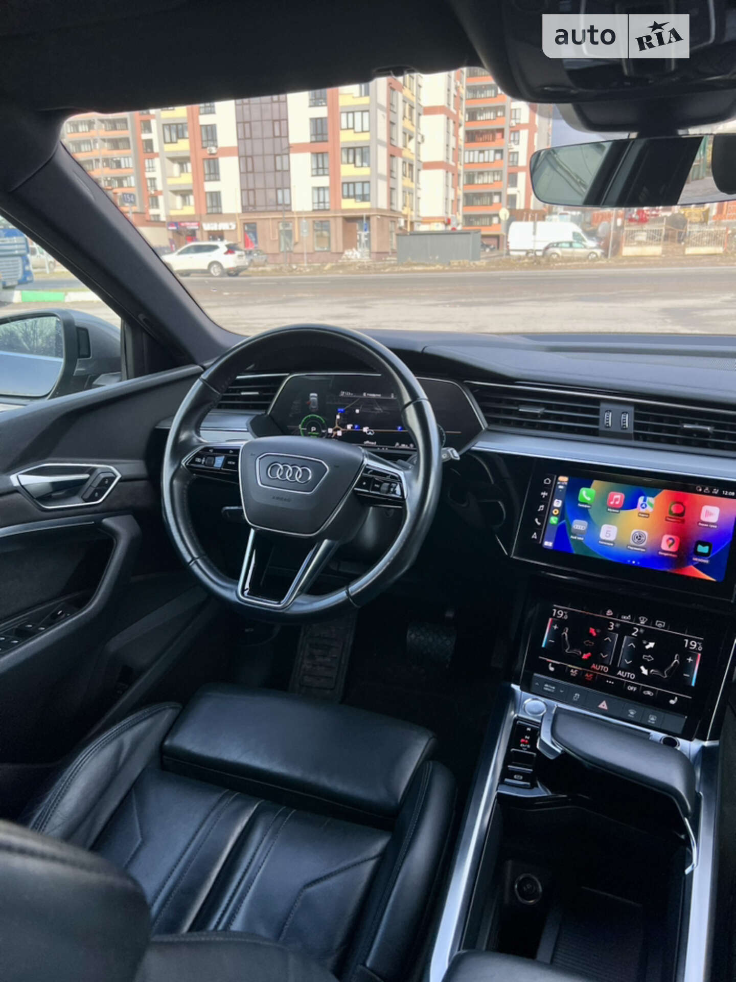 Audi e-tron 2019 VIN WAUZZZGE0KB018795 фото оголошення 29 з 47