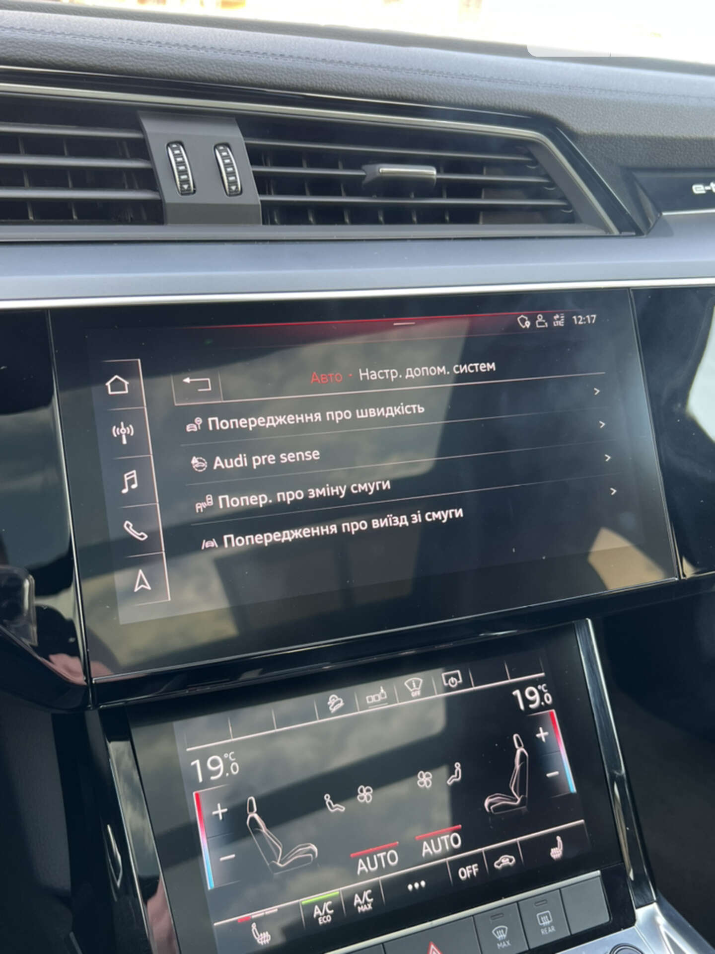Audi e-tron 2019 VIN WAUZZZGE0KB018795 фото оголошення 38 з 47