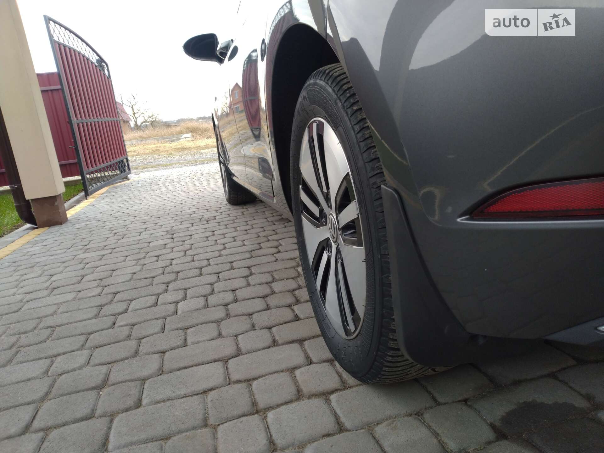 Volkswagen e-Golf 2018 VIN WVWZZZAUZKW901011 фото оголошення 16 з 46