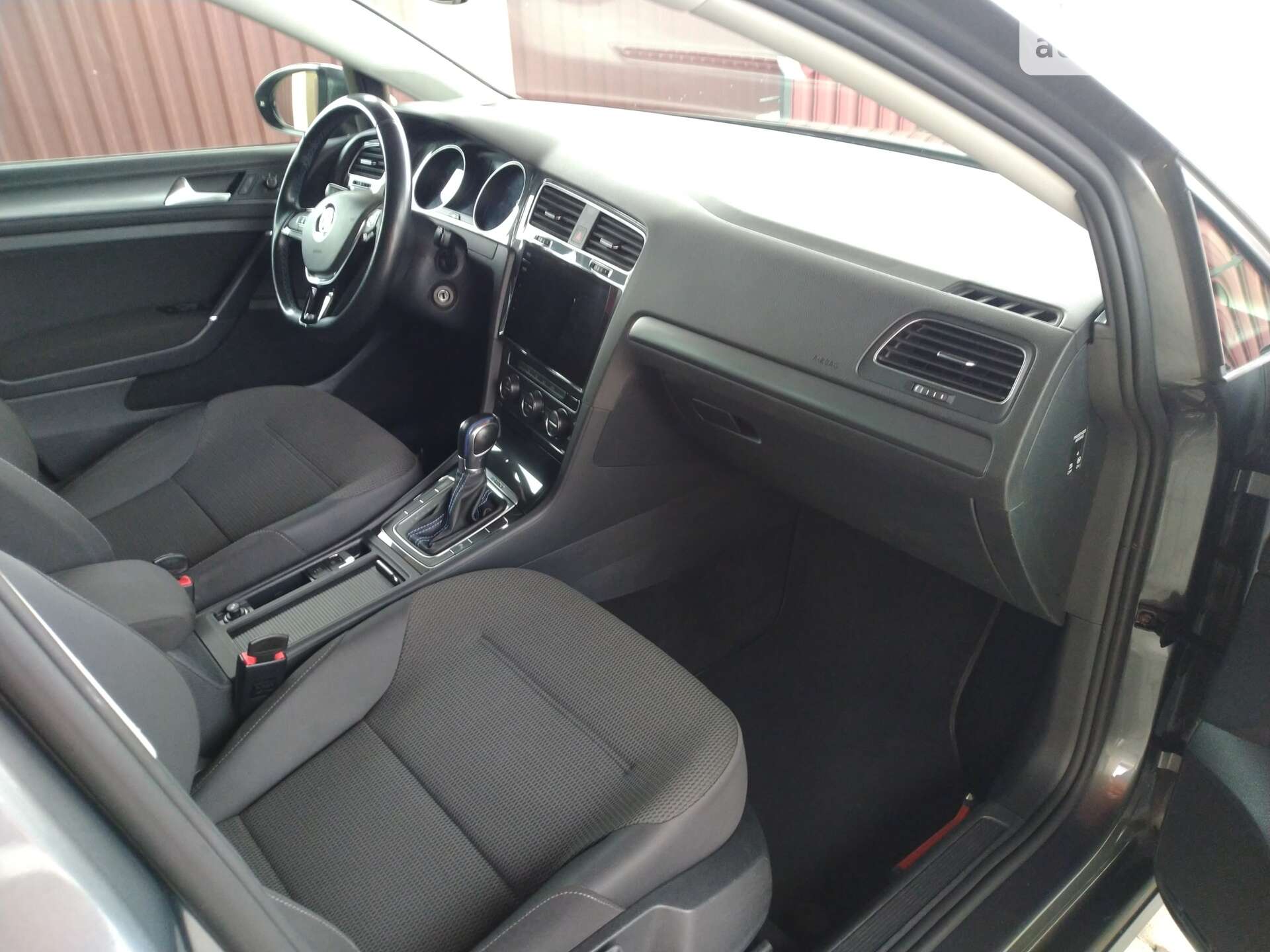 Volkswagen e-Golf 2018 VIN WVWZZZAUZKW901011 фото оголошення 20 з 46