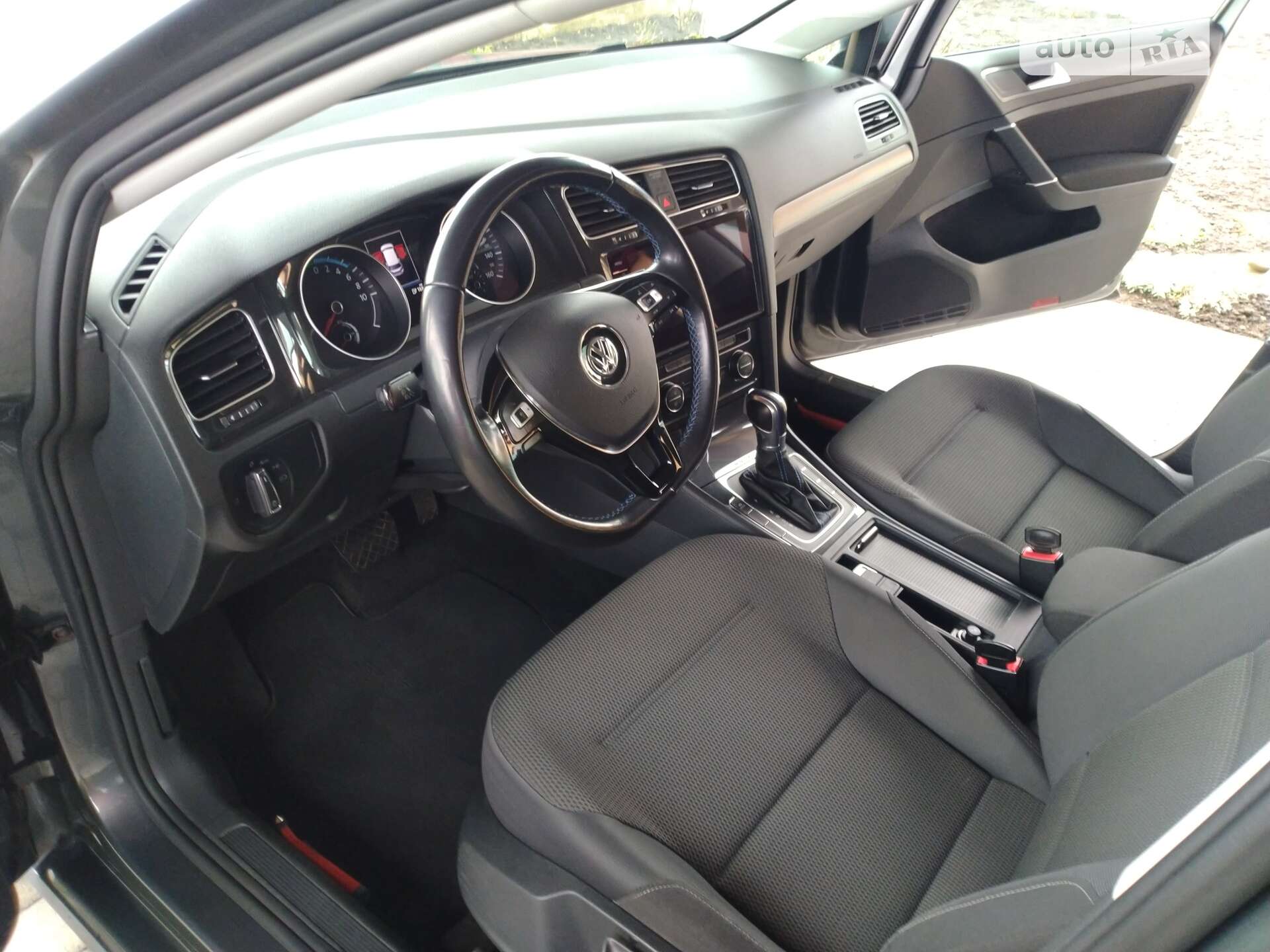 Volkswagen e-Golf 2018 VIN WVWZZZAUZKW901011 фото оголошення 21 з 46