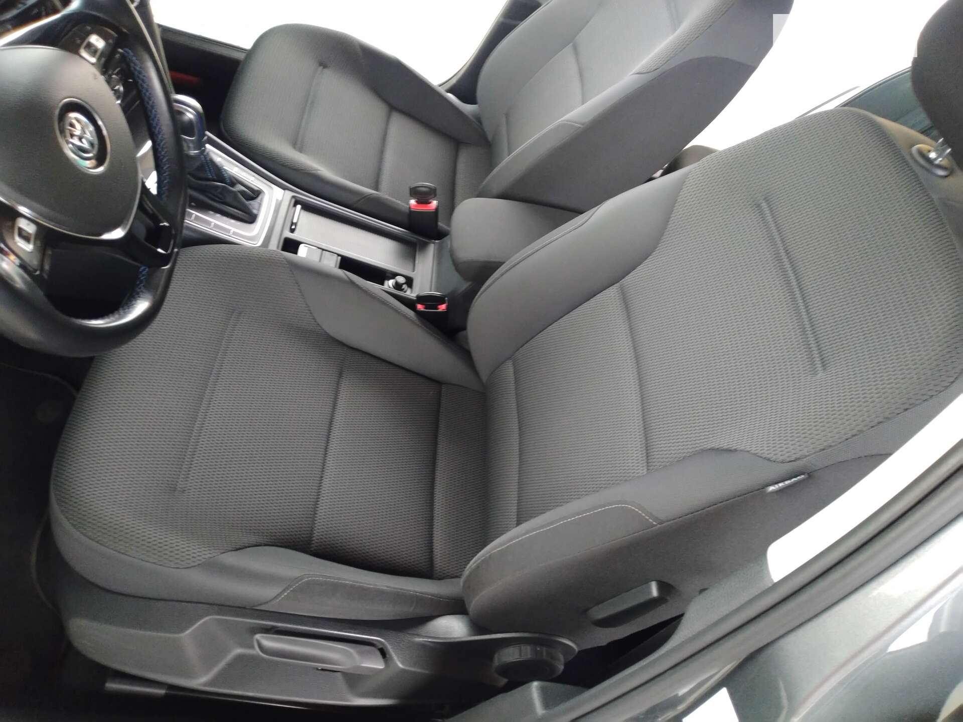 Volkswagen e-Golf 2018 VIN WVWZZZAUZKW901011 фото оголошення 29 з 46