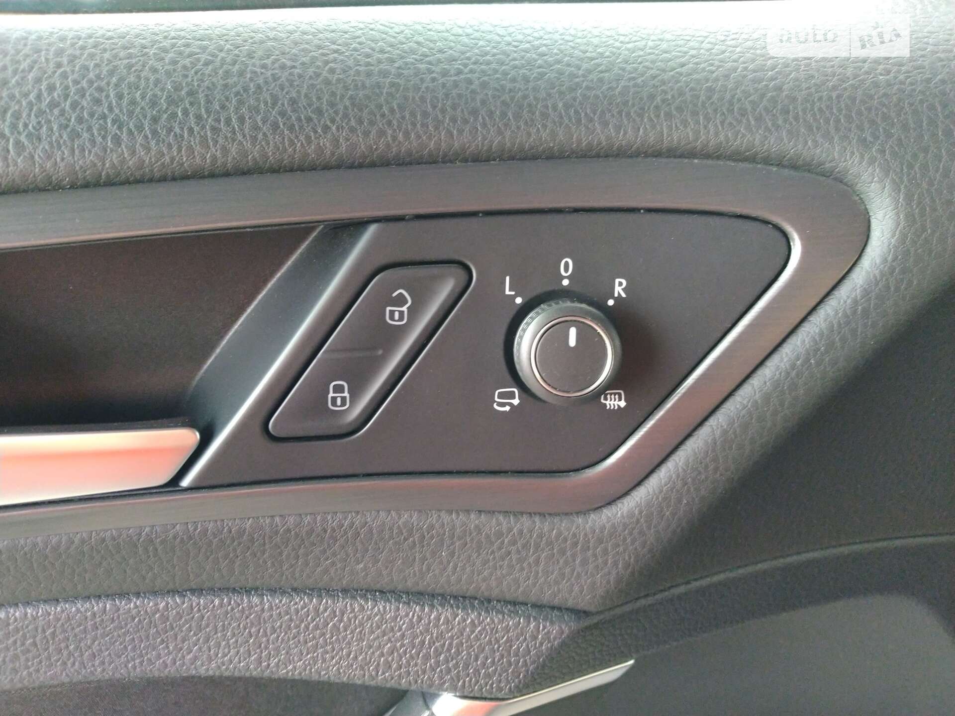 Volkswagen e-Golf 2018 VIN WVWZZZAUZKW901011 фото оголошення 32 з 46