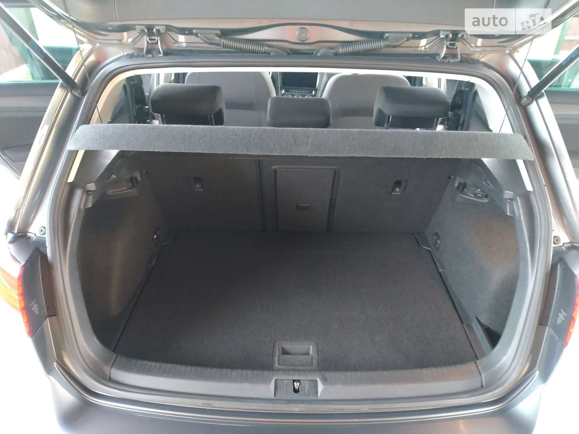 Volkswagen e-Golf 2018 VIN WVWZZZAUZKW901011 фото оголошення 34 з 46
