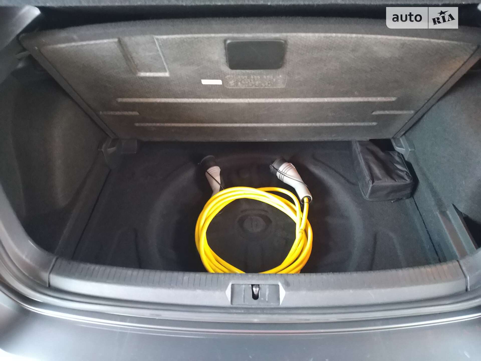 Volkswagen e-Golf 2018 VIN WVWZZZAUZKW901011 фото оголошення 36 з 46