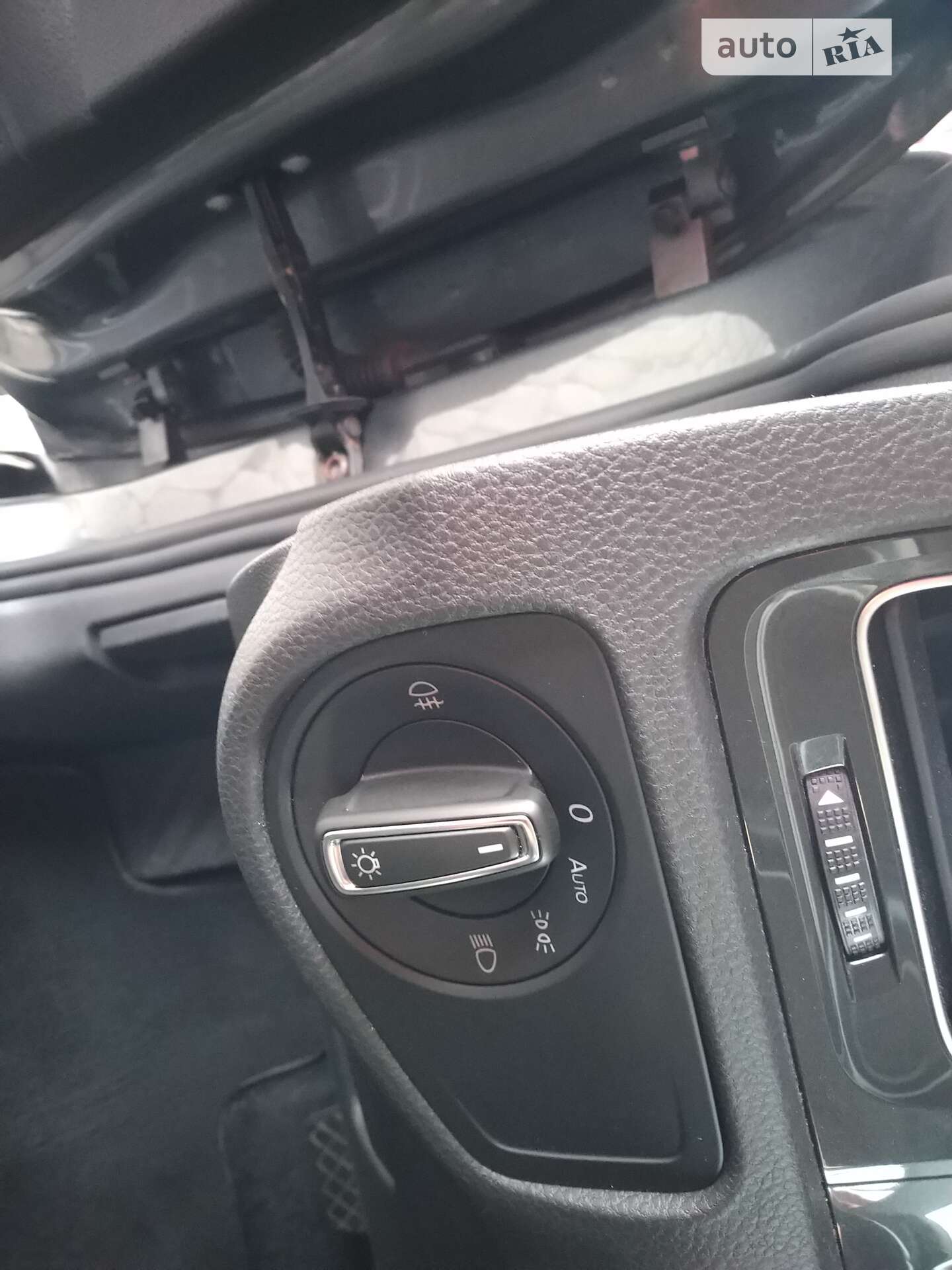 Volkswagen e-Golf 2018 VIN WVWZZZAUZKW901011 фото оголошення 37 з 46