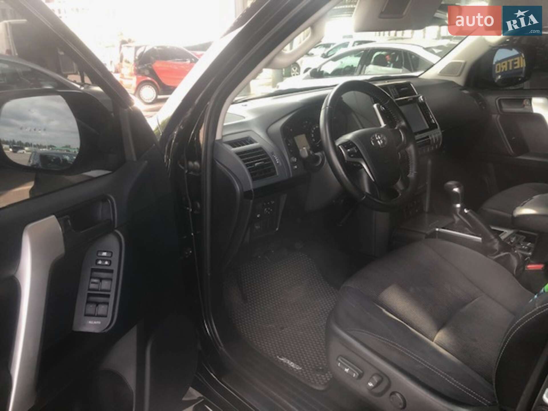 Toyota Land Cruiser Prado 2019 VIN JTEBU3FJ00K174410 фото оголошення 18 з 23