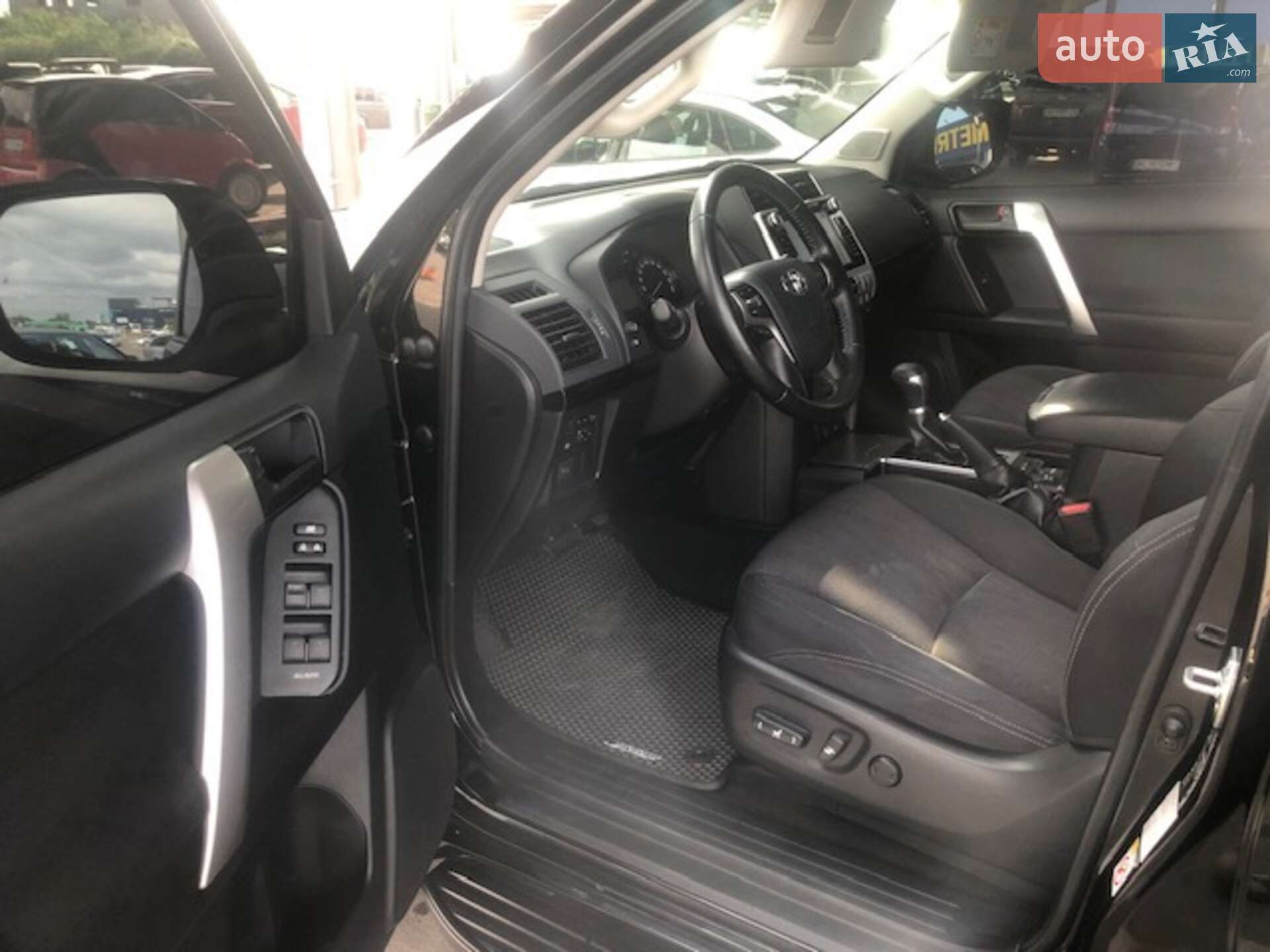 Toyota Land Cruiser Prado 2019 VIN JTEBU3FJ00K174410 фото оголошення 19 з 23