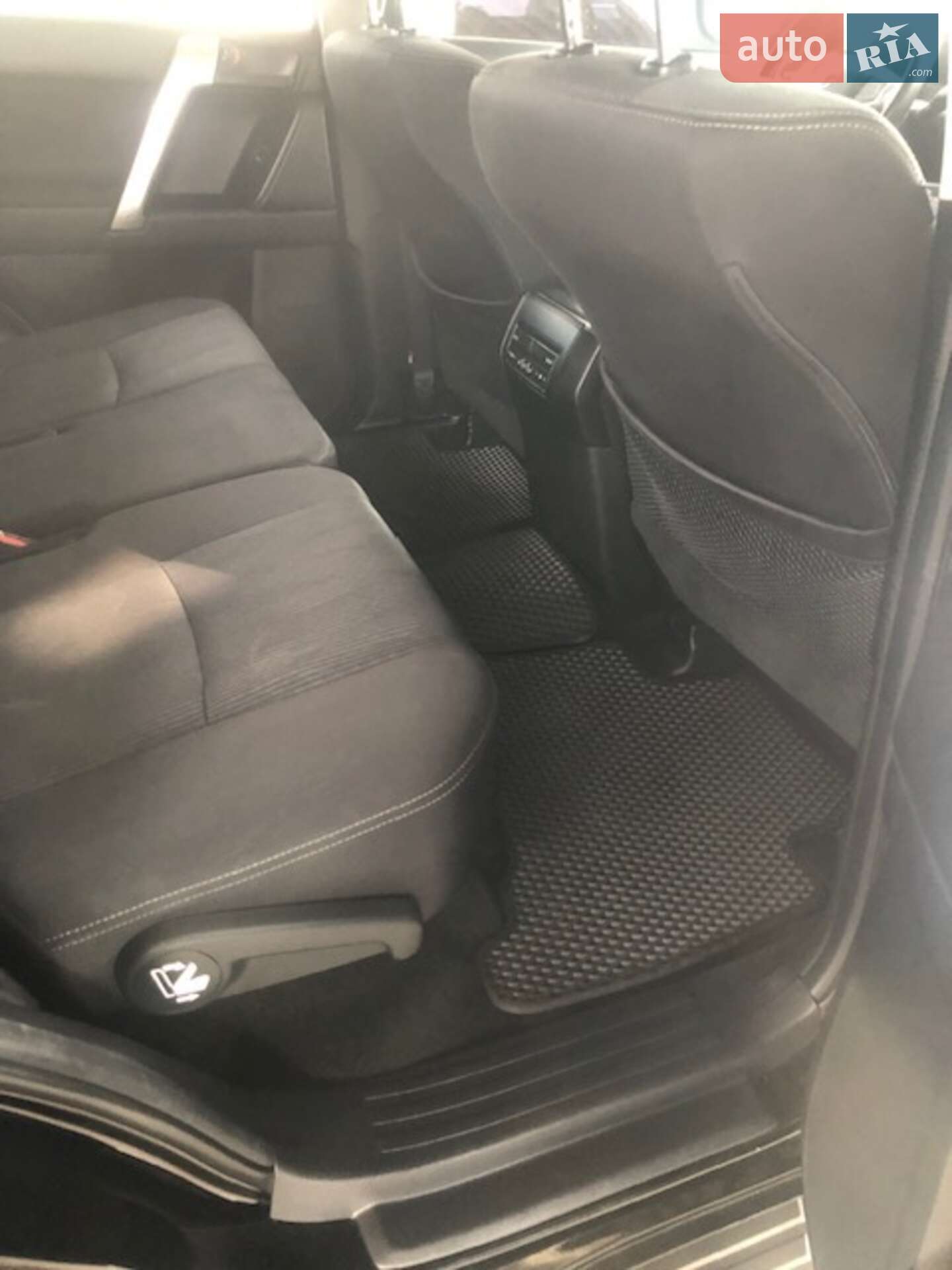 Toyota Land Cruiser Prado 2019 VIN JTEBU3FJ00K174410 фото оголошення 21 з 23