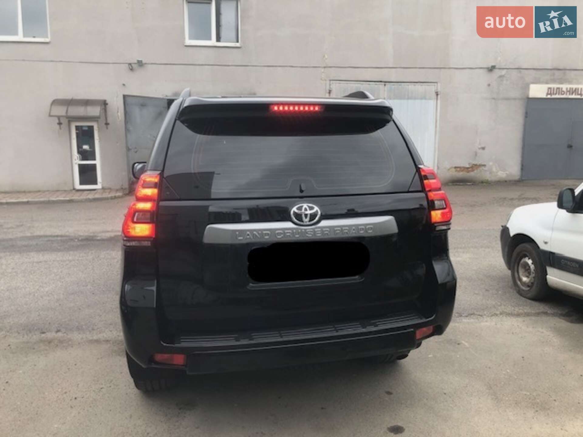 Toyota Land Cruiser Prado 2019 VIN JTEBU3FJ00K174410 фото оголошення 10 з 23