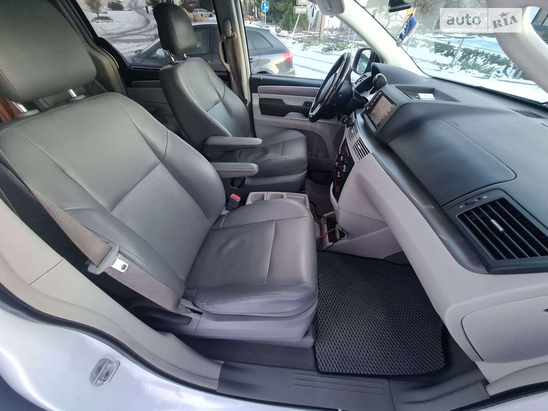 Volkswagen Routan 2013 VIN 2C4RVABG4DR725377 фото оголошення 6 з 7