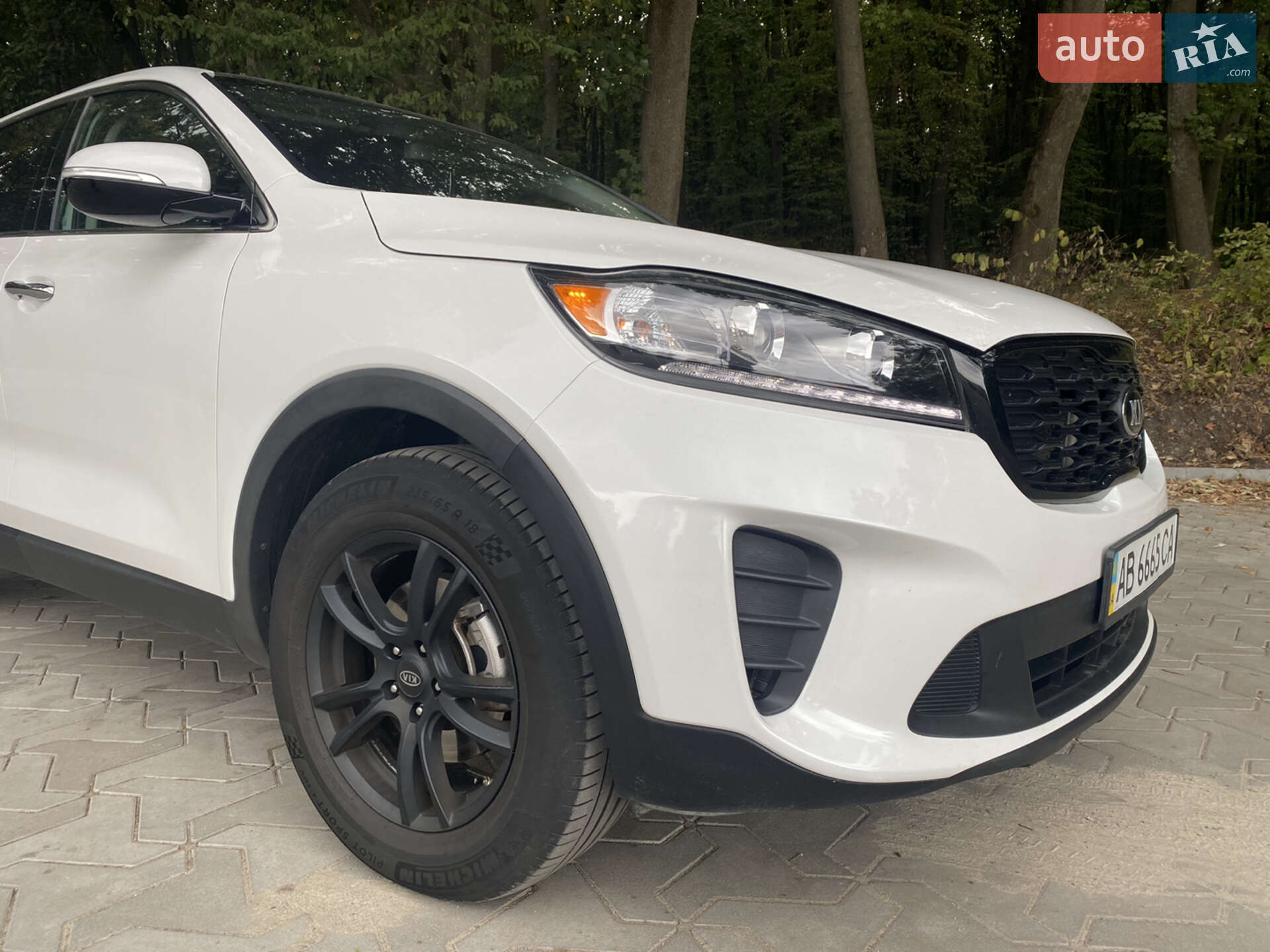 Kia Sorento 2018 VIN 5XYPG4A32KG521907 фото оголошення 2 з 16