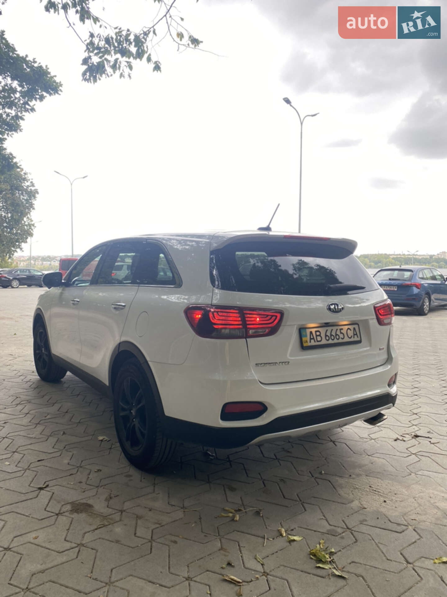 Kia Sorento 2018 VIN 5XYPG4A32KG521907 фото оголошення 9 з 16