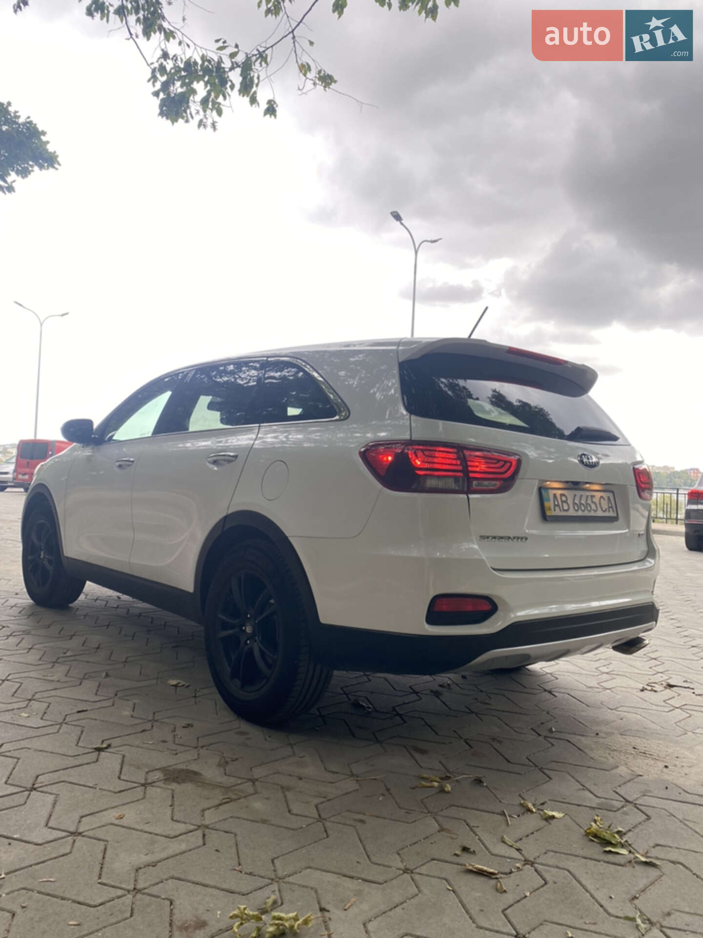 Kia Sorento 2018 VIN 5XYPG4A32KG521907 фото оголошення 10 з 16