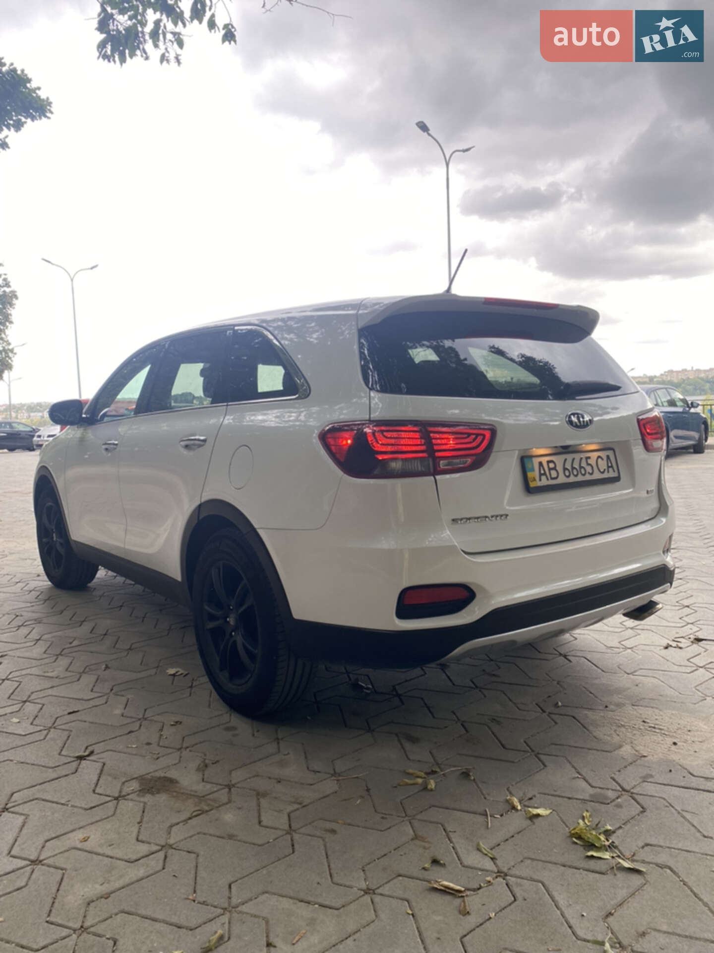 Kia Sorento 2018 VIN 5XYPG4A32KG521907 фото оголошення 11 з 16