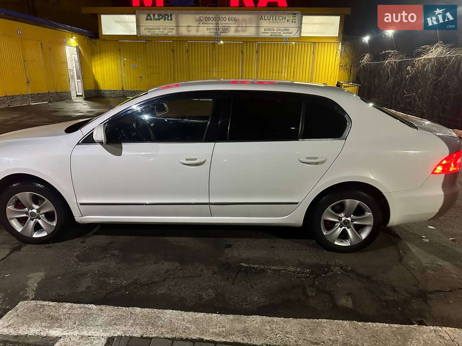 Skoda Superb 2011 VIN TMBAE73T5B9041422 фото оголошення 2 з 16