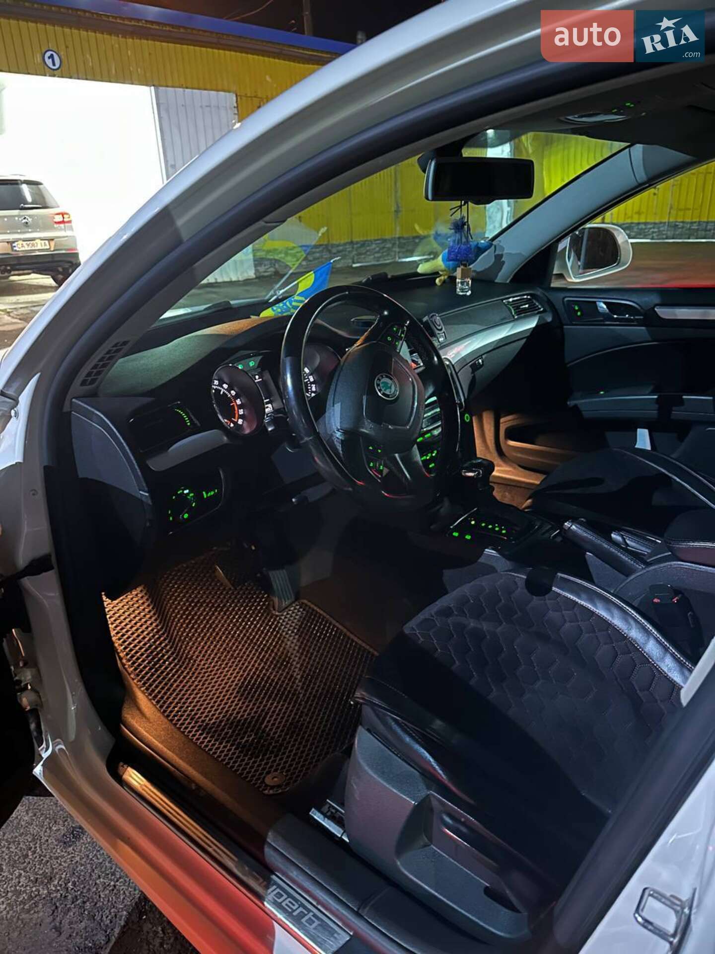 Skoda Superb 2011 VIN TMBAE73T5B9041422 фото оголошення 10 з 16