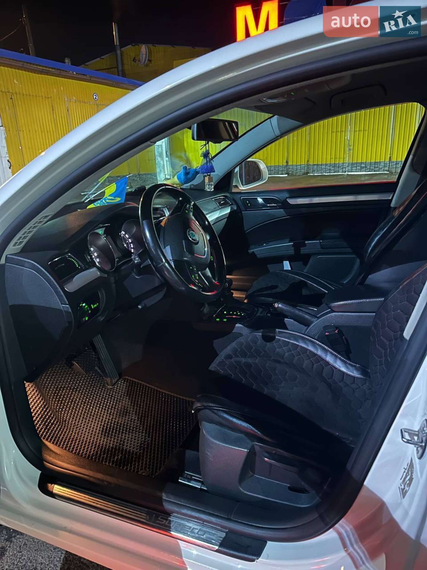Skoda Superb 2011 VIN TMBAE73T5B9041422 фото оголошення 11 з 16