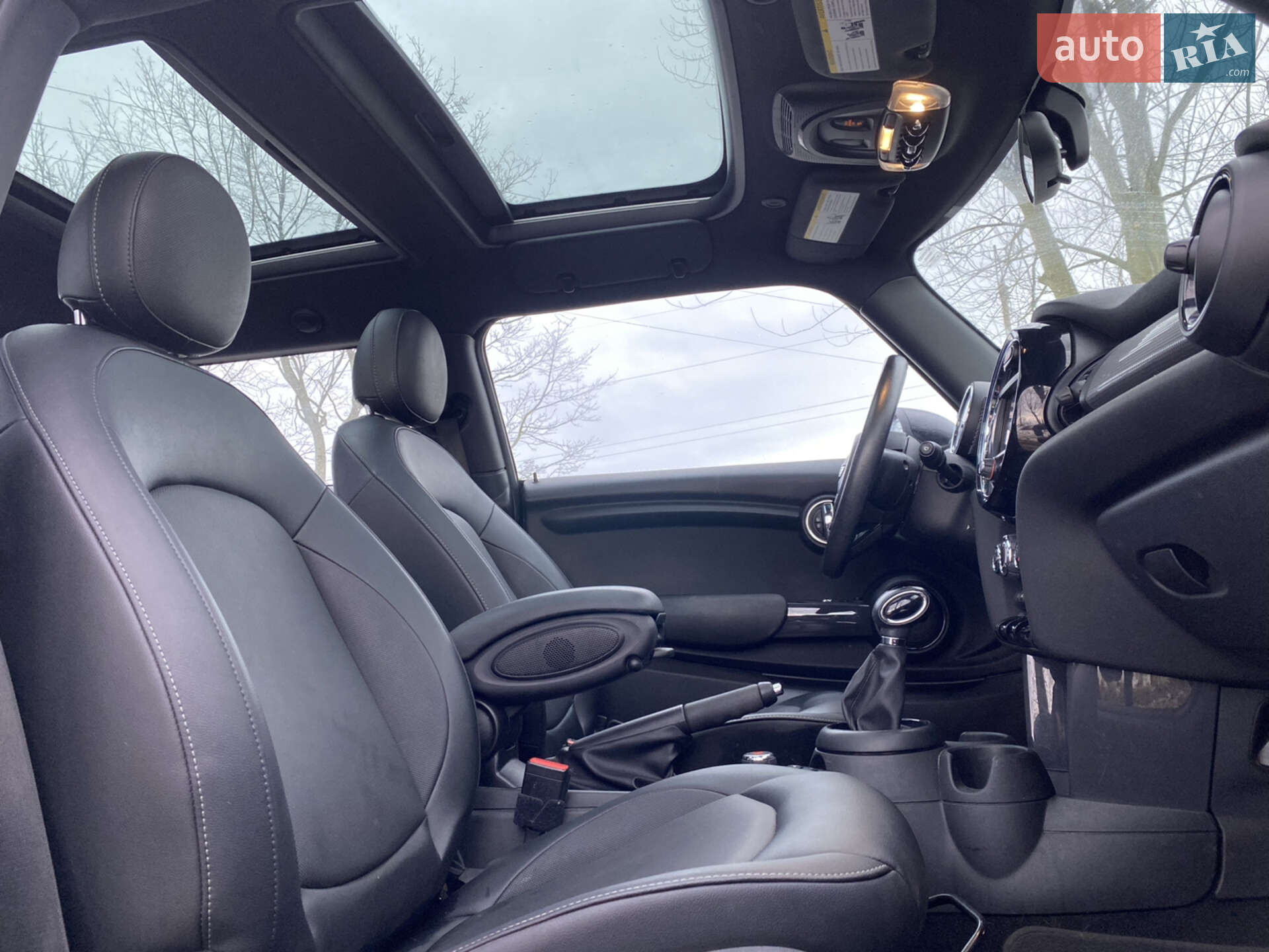 MINI Hatch 2017 VIN WMWXP5C31H2G60545 фото оголошення 4 з 15