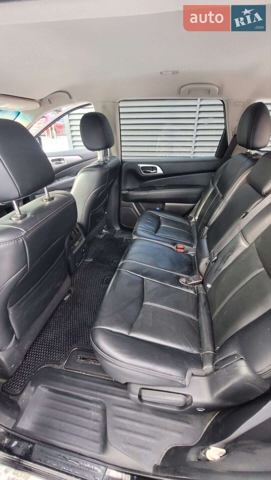 Nissan Pathfinder 2017 VIN 5N1DR2MN8HC677571 фото оголошення 3 з 8