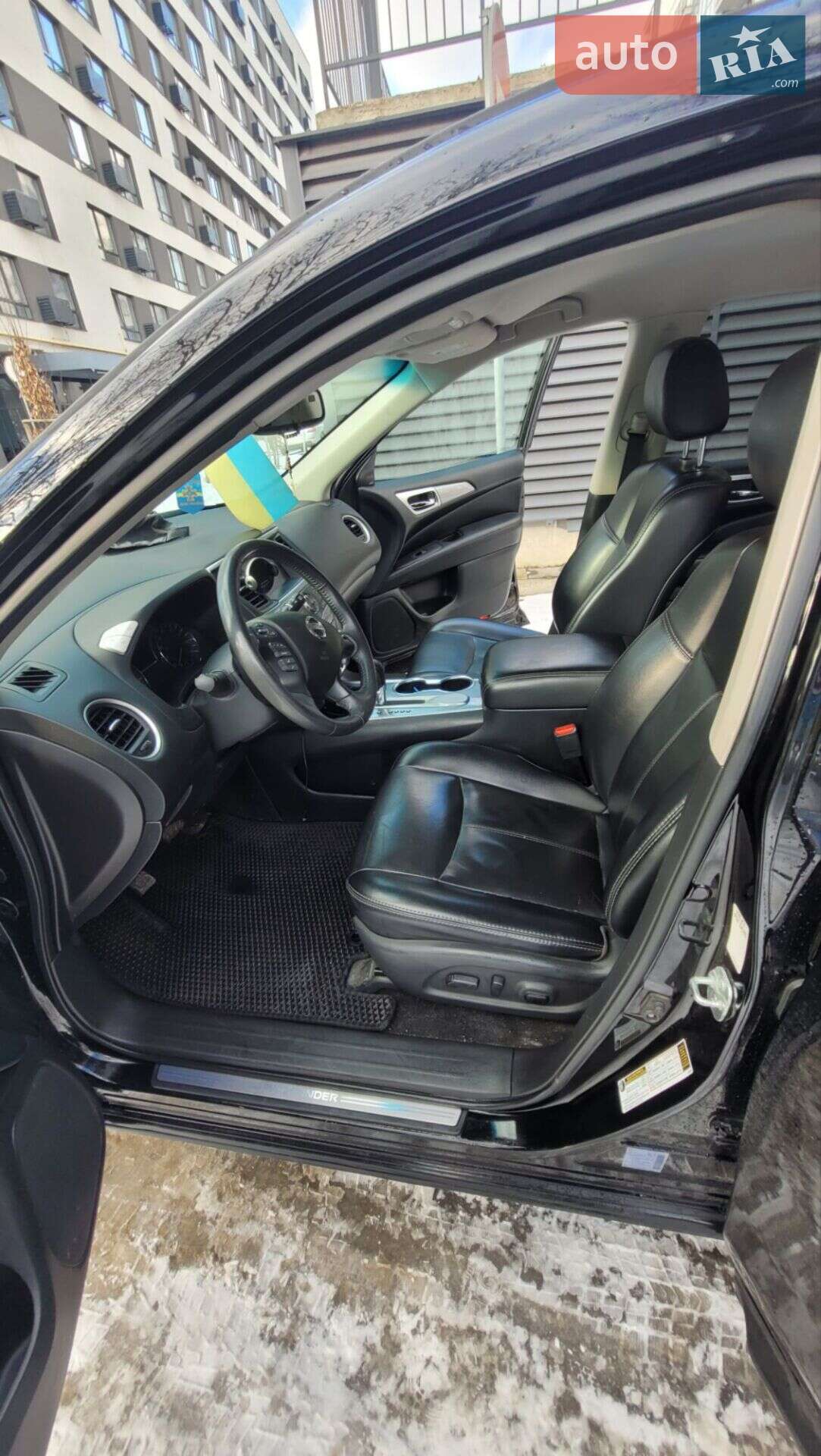 Nissan Pathfinder 2017 VIN 5N1DR2MN8HC677571 фото оголошення 4 з 8