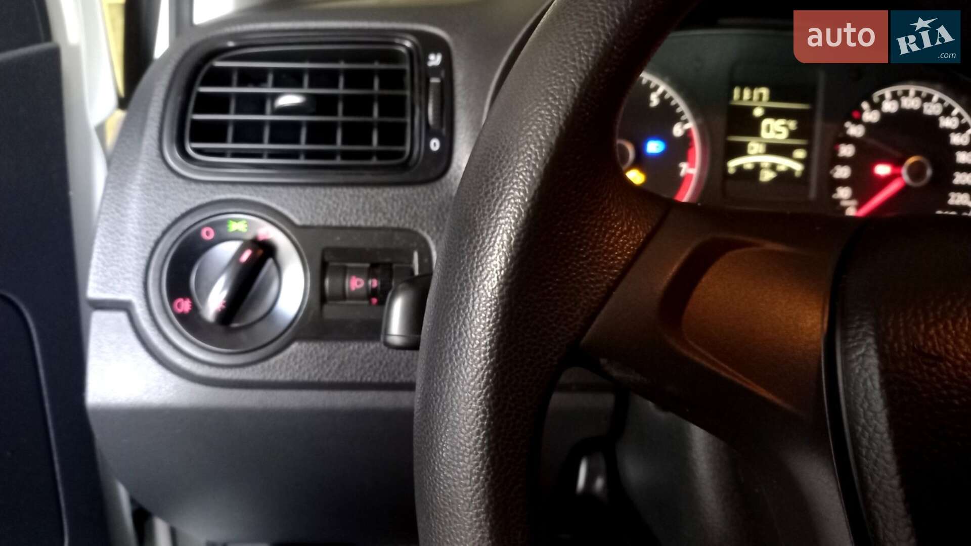 Volkswagen Polo 2018 VIN XW8ZZZ61ZKG026549 фото оголошення 7 з 10