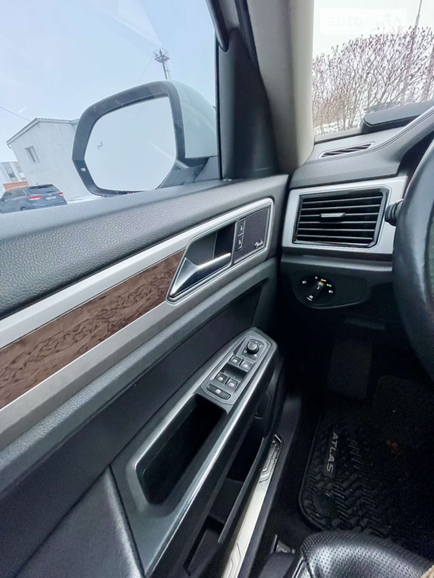 Volkswagen Atlas 2018 VIN 1V2NR2CA0JC589898 фото оголошення 4 з 10