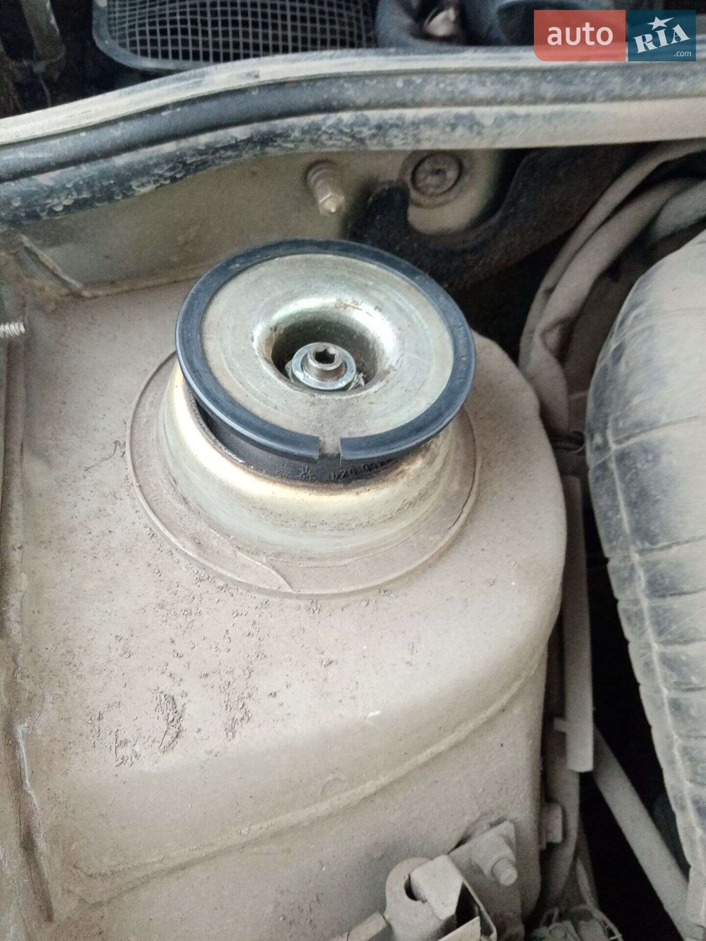 Volkswagen Passat 1988 VIN WVWZZZ33ZFE315669 фото оголошення 5 з 14