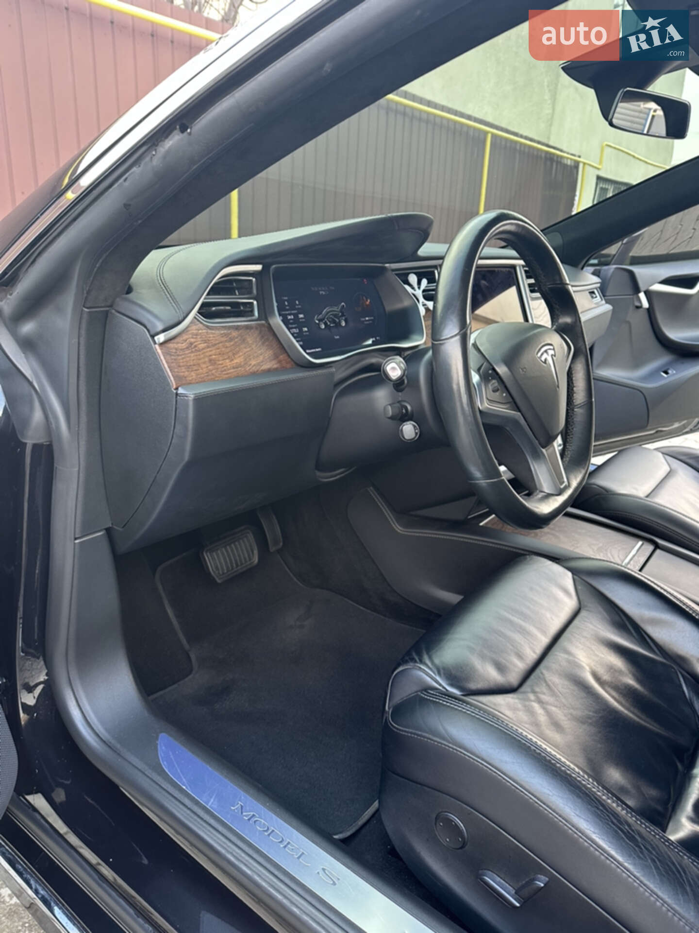 Tesla Model S 2017 VIN 5YJSA1E20HF208205 фото оголошення 2 з 8