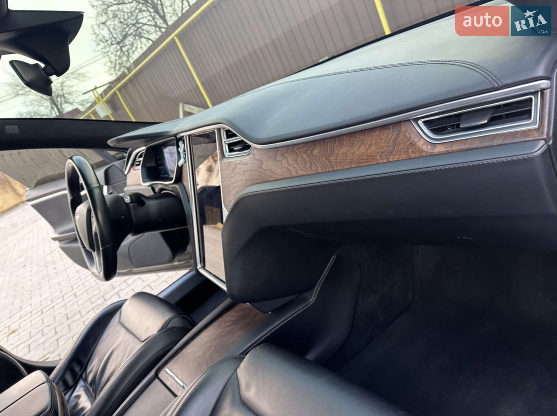 Tesla Model S 2017 VIN 5YJSA1E20HF208205 фото оголошення 4 з 8